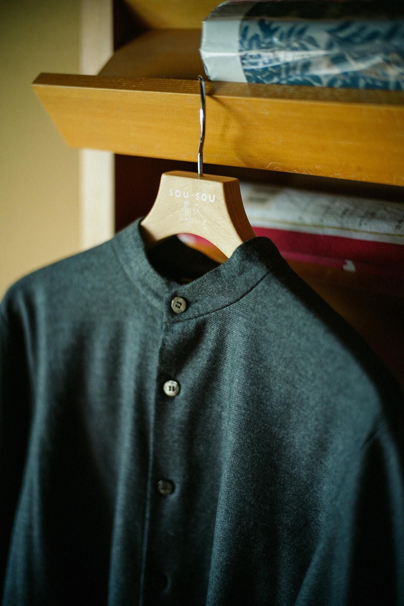 Balance Circular(R) 羊毛 Soui 上衣/脱炭色