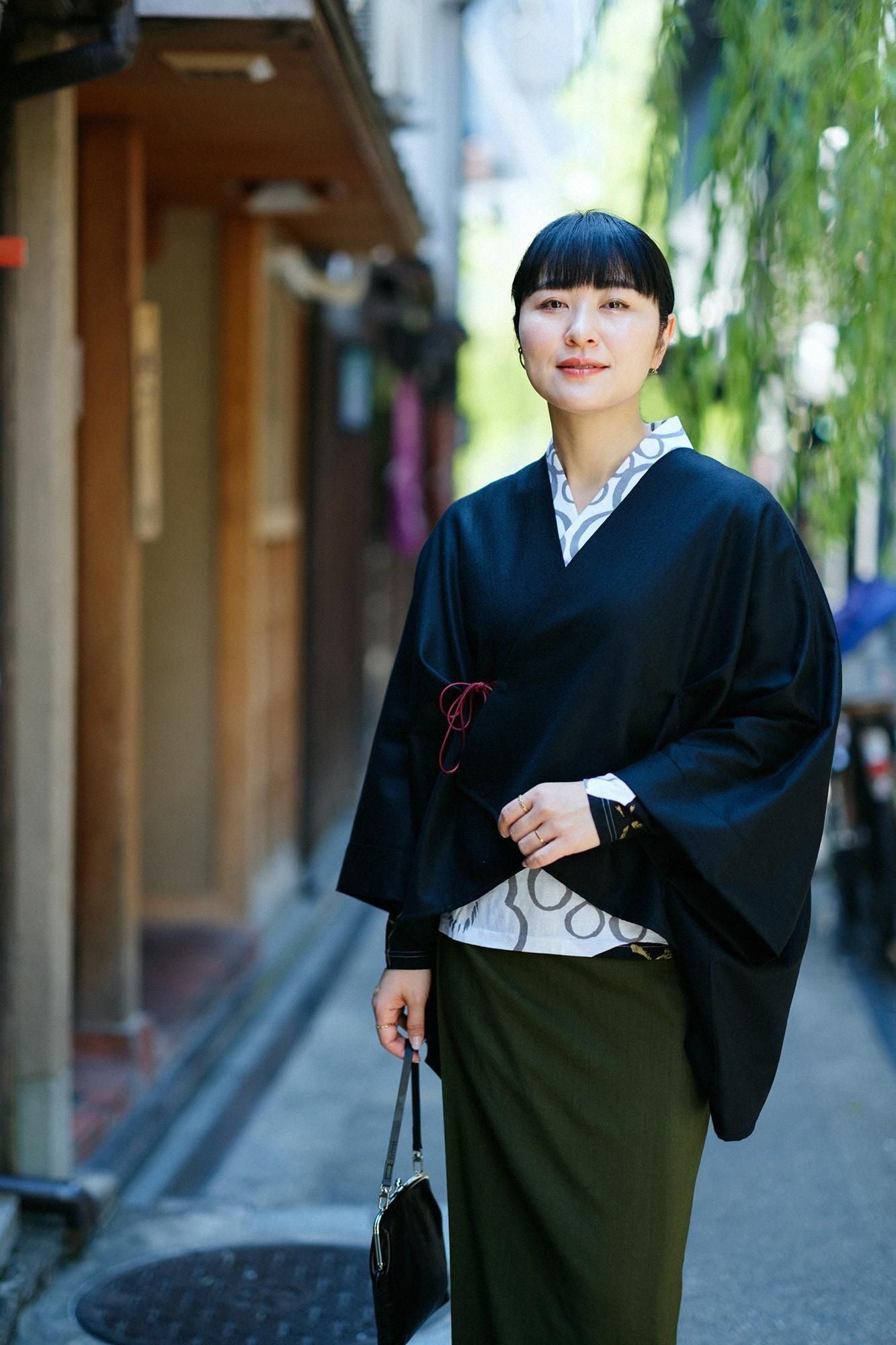 梳毛 人字形斜紋織 如月披風斗篷 短版/黑色