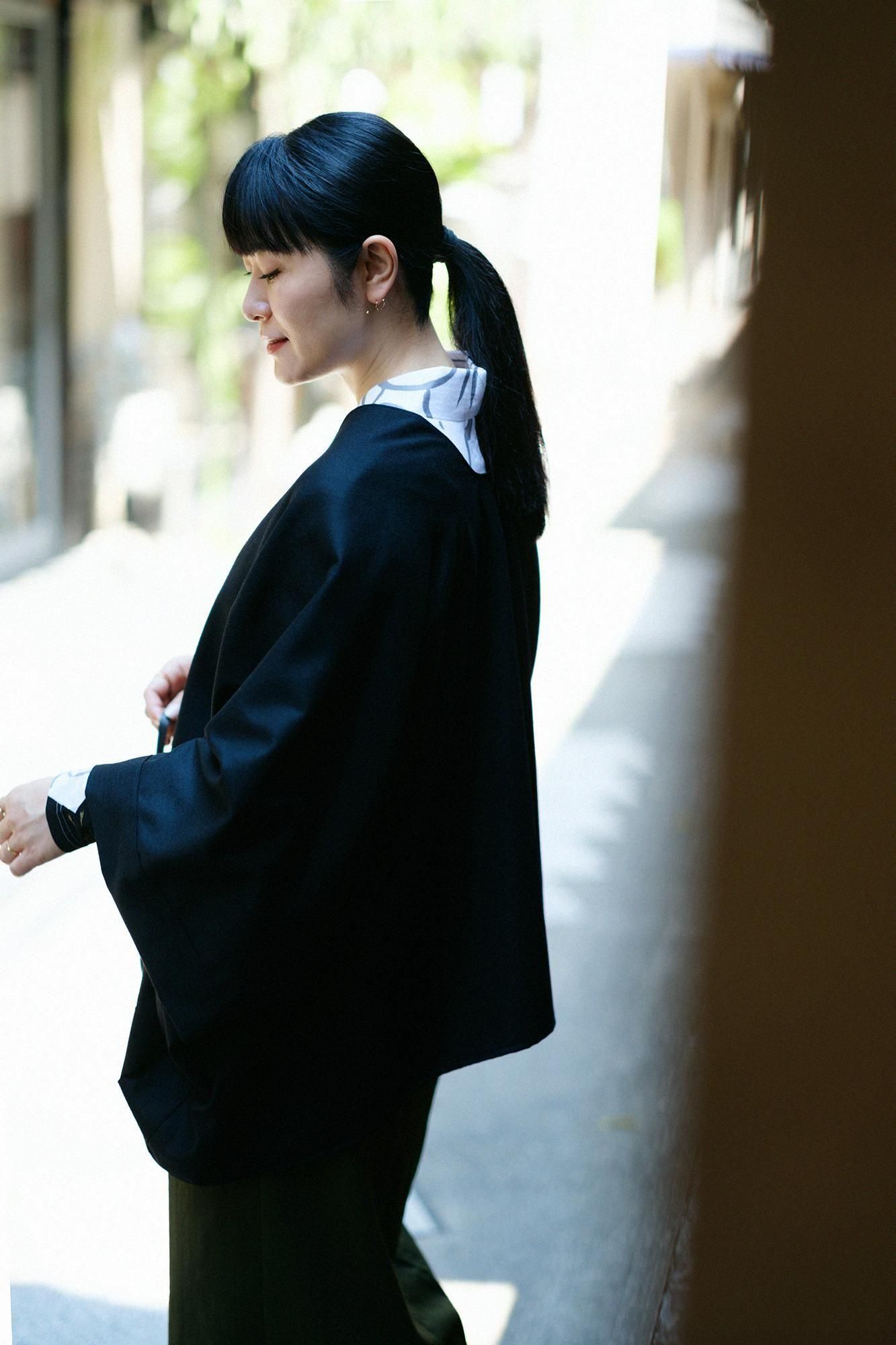 梳毛 人字形斜紋織 如月披風斗篷 短版/黑色