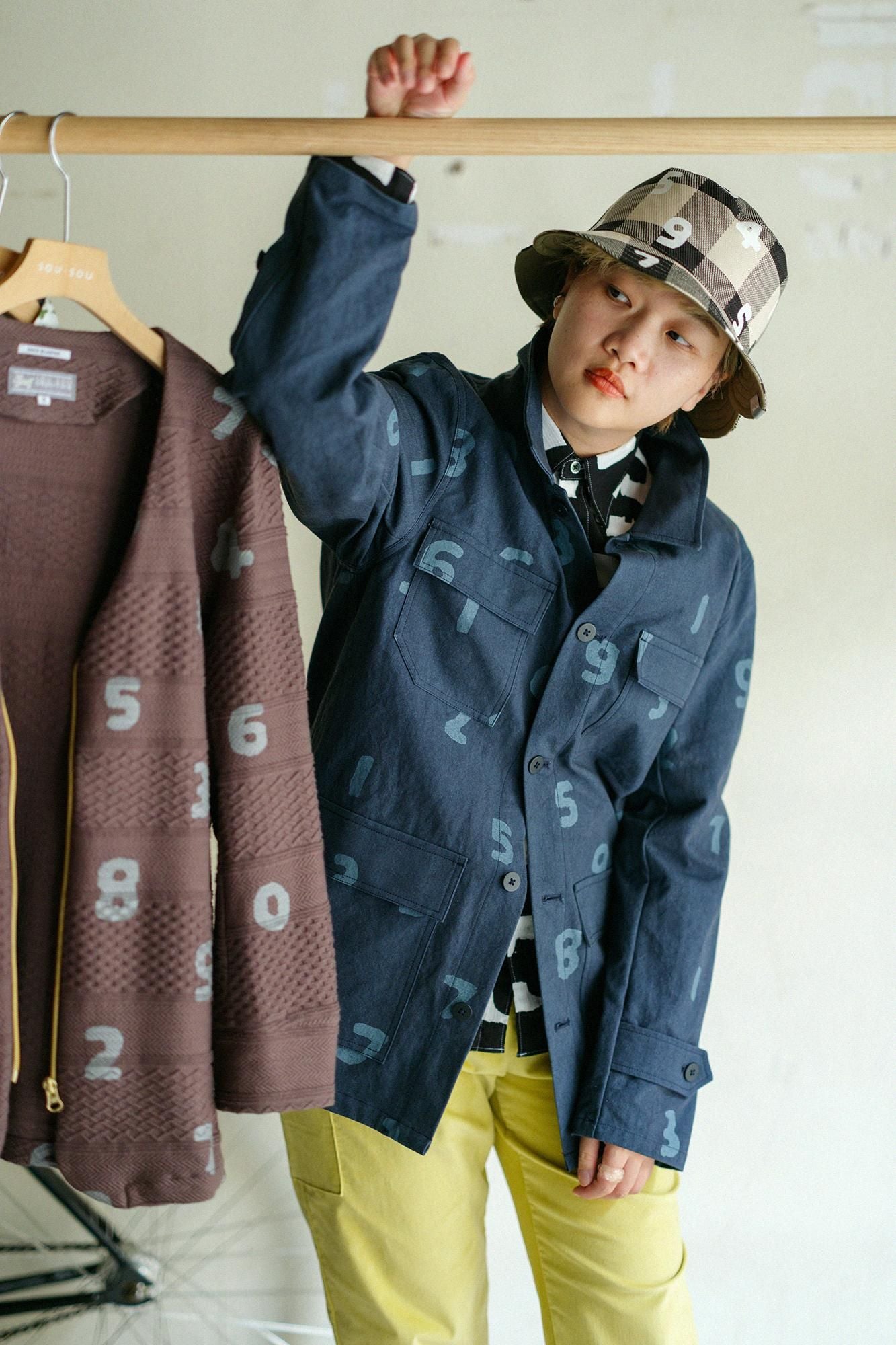 Chapeau de vélo réversible à carreaux en sergé épais/SO-SU-U ivoire