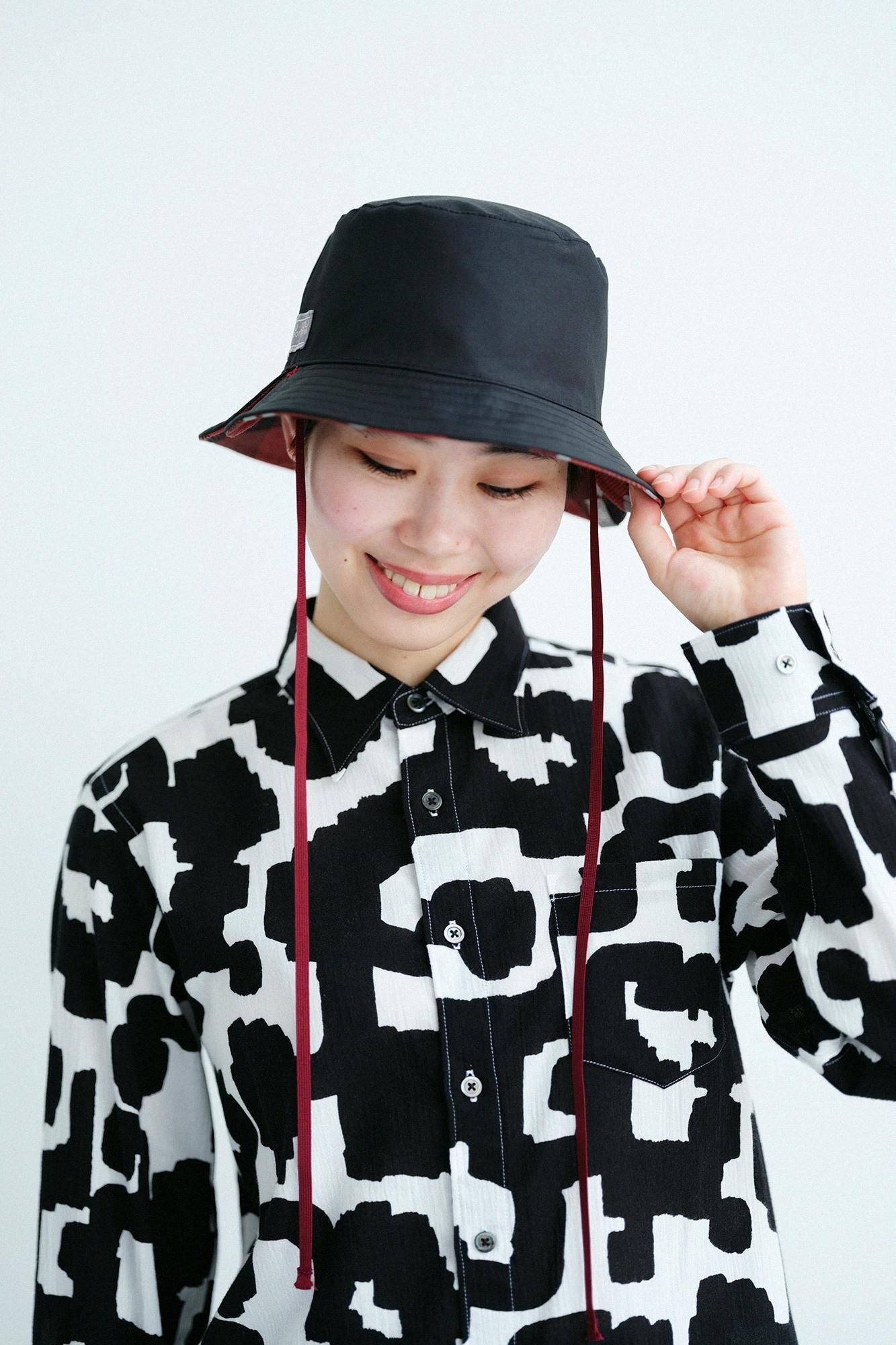 Chapeau de vélo réversible à carreaux en sergé épais/SO-SU-U rouge