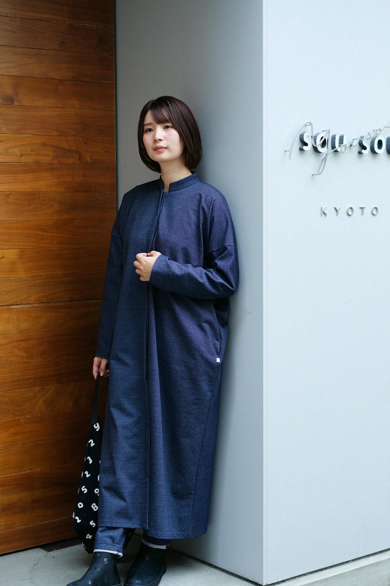 インレイジャージー スタンドカラーライトコート マキシ丈/ネイビー