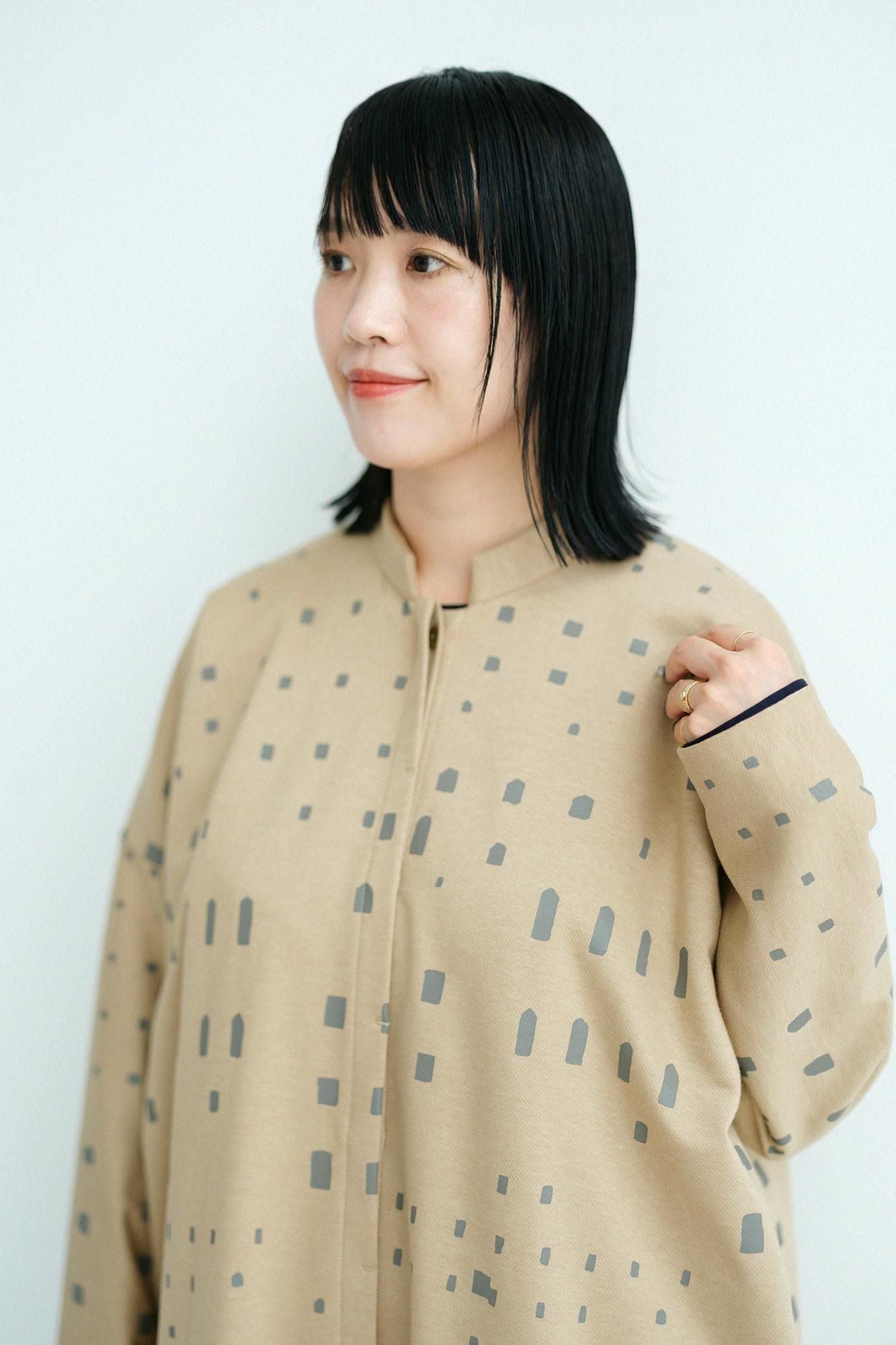 인레이 저지 스탠드칼라라이트 코트/창문 금발의