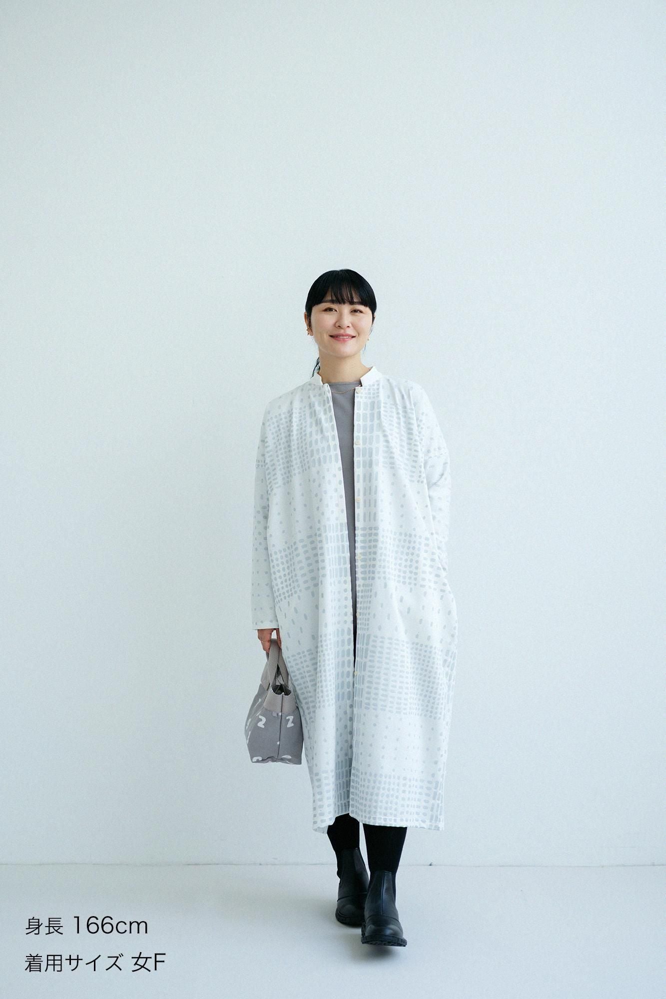 鑲嵌針織 立領輕型外套 超長版/敷石 白色