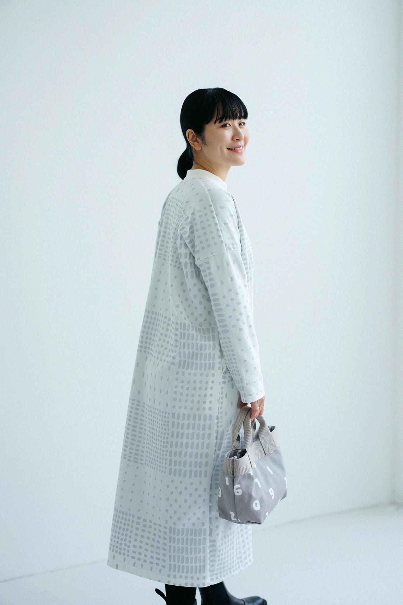 鑲嵌針織 立領輕型外套 超長版/敷石 白色