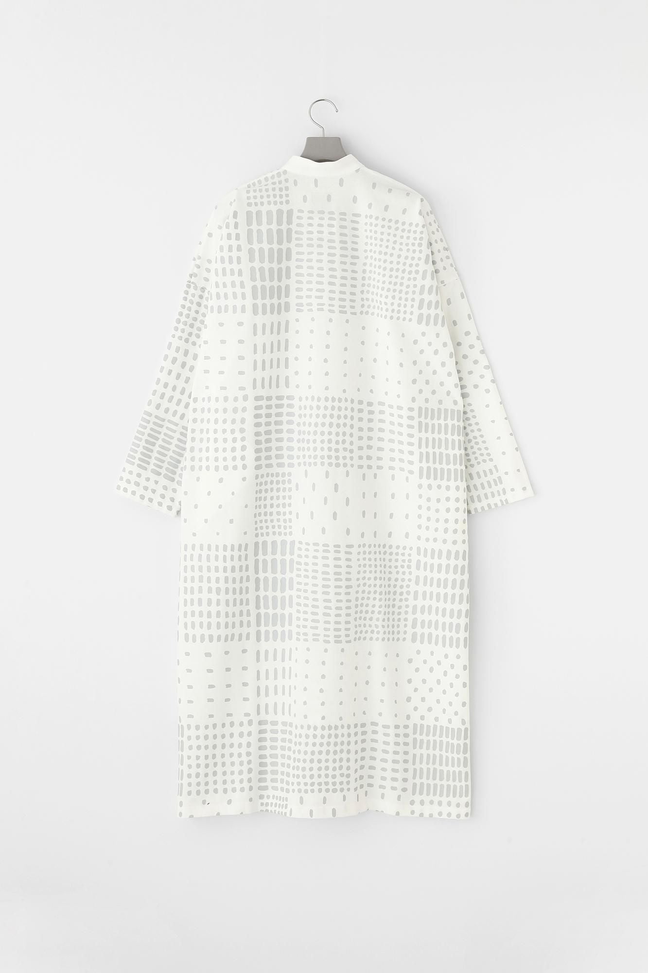 鑲嵌針織 立領輕型外套 超長版/敷石 白色