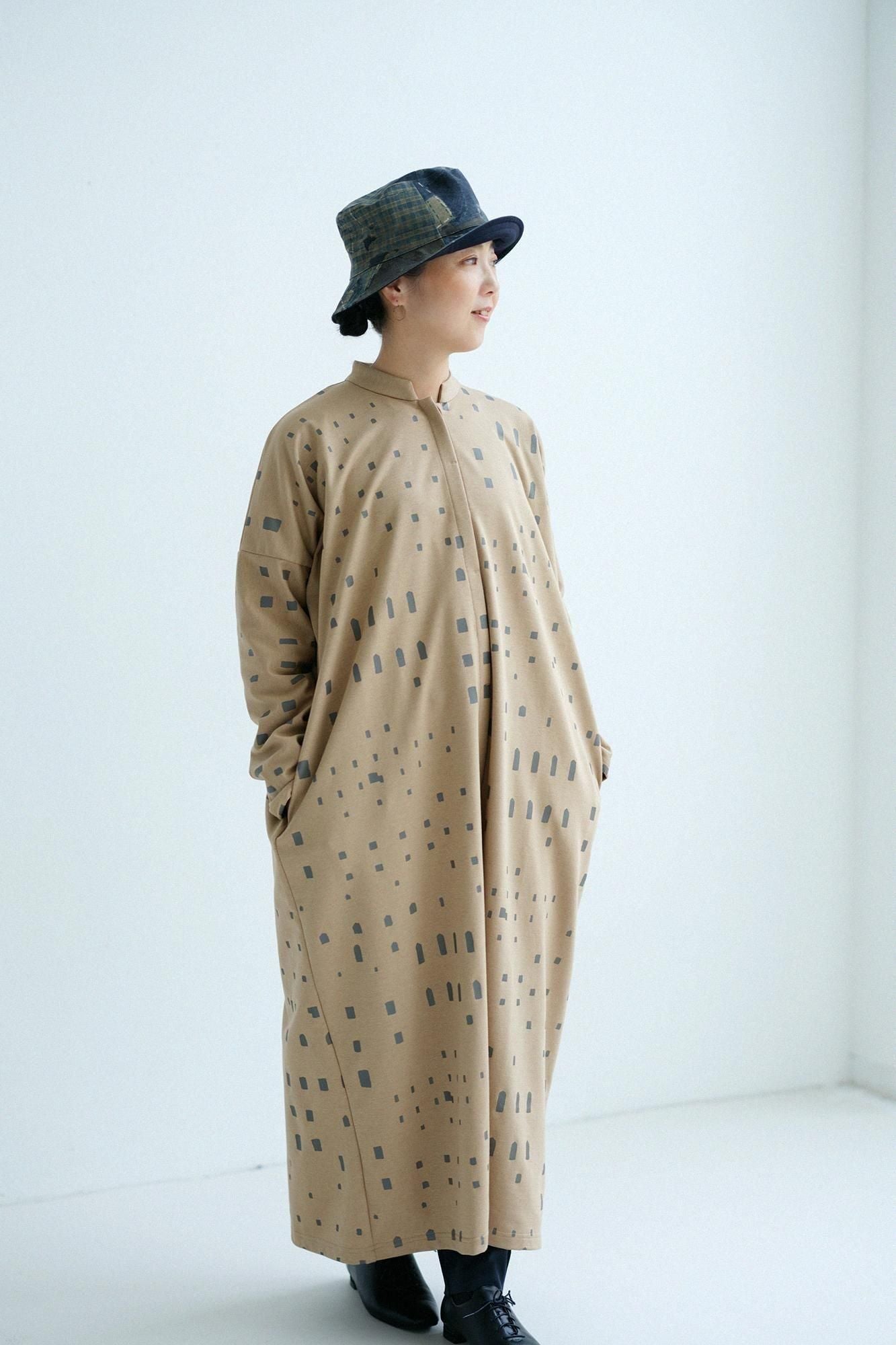 鑲嵌針織 立領輕型外套 超長版/窗 棕色