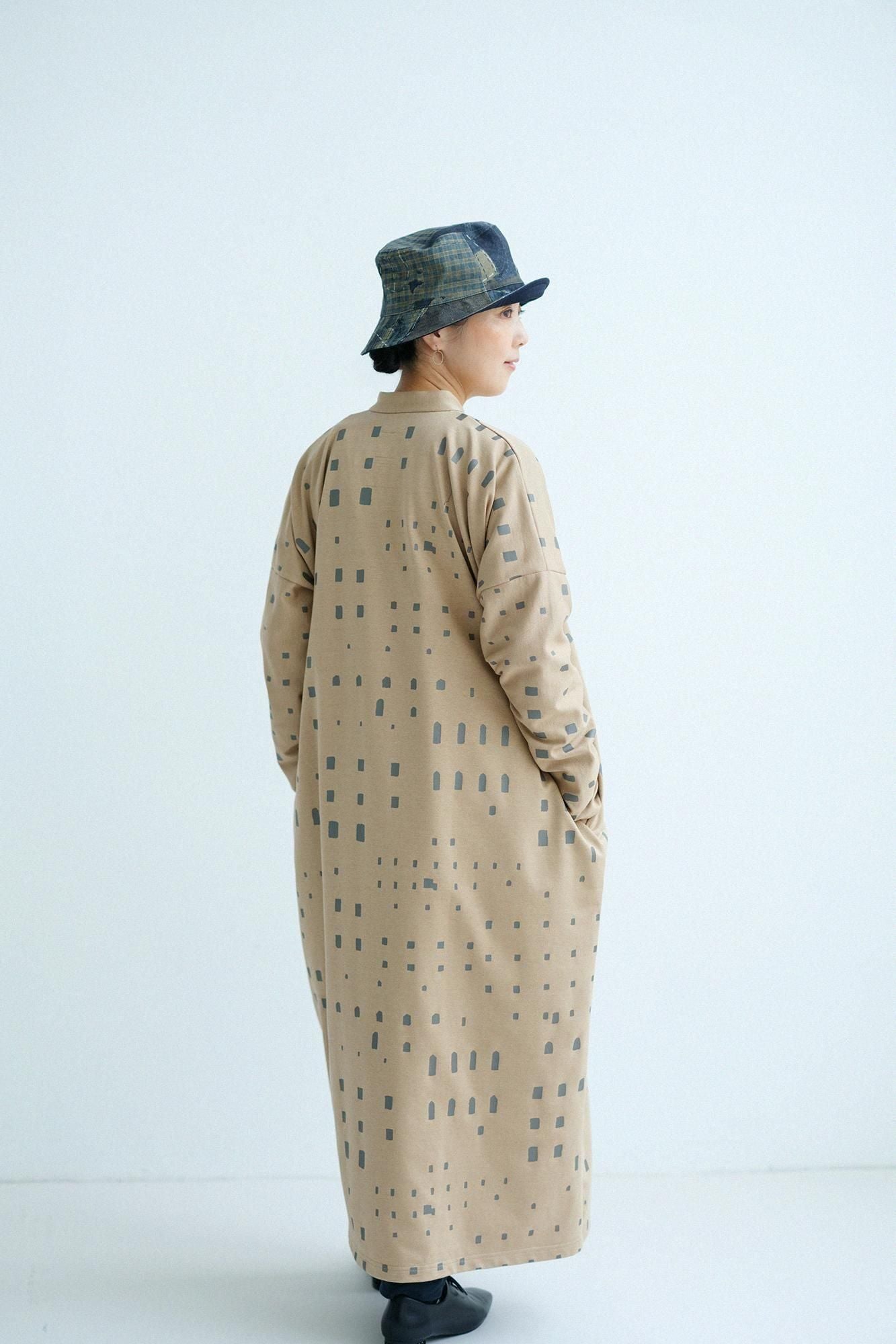 鑲嵌針織 立領輕型外套 超長版/窗 棕色