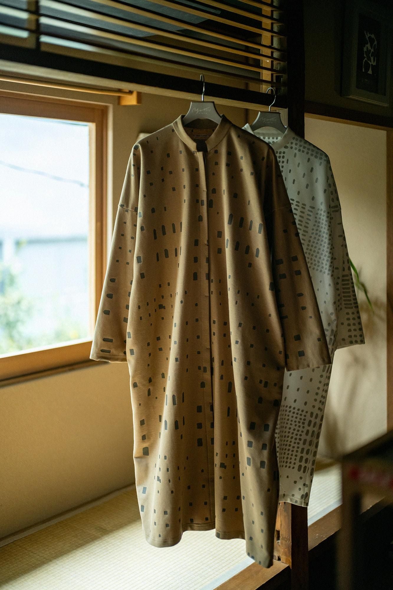 鑲嵌針織 立領輕型外套 超長版/窗 棕色