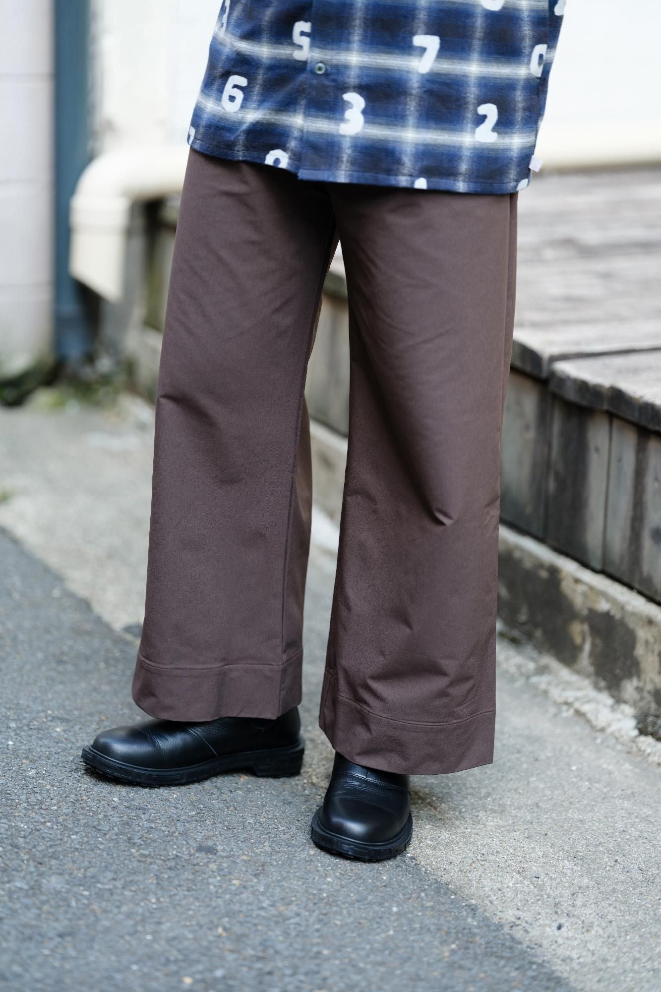 Stretch Peach Skin Fabric Wide Pants/Brown