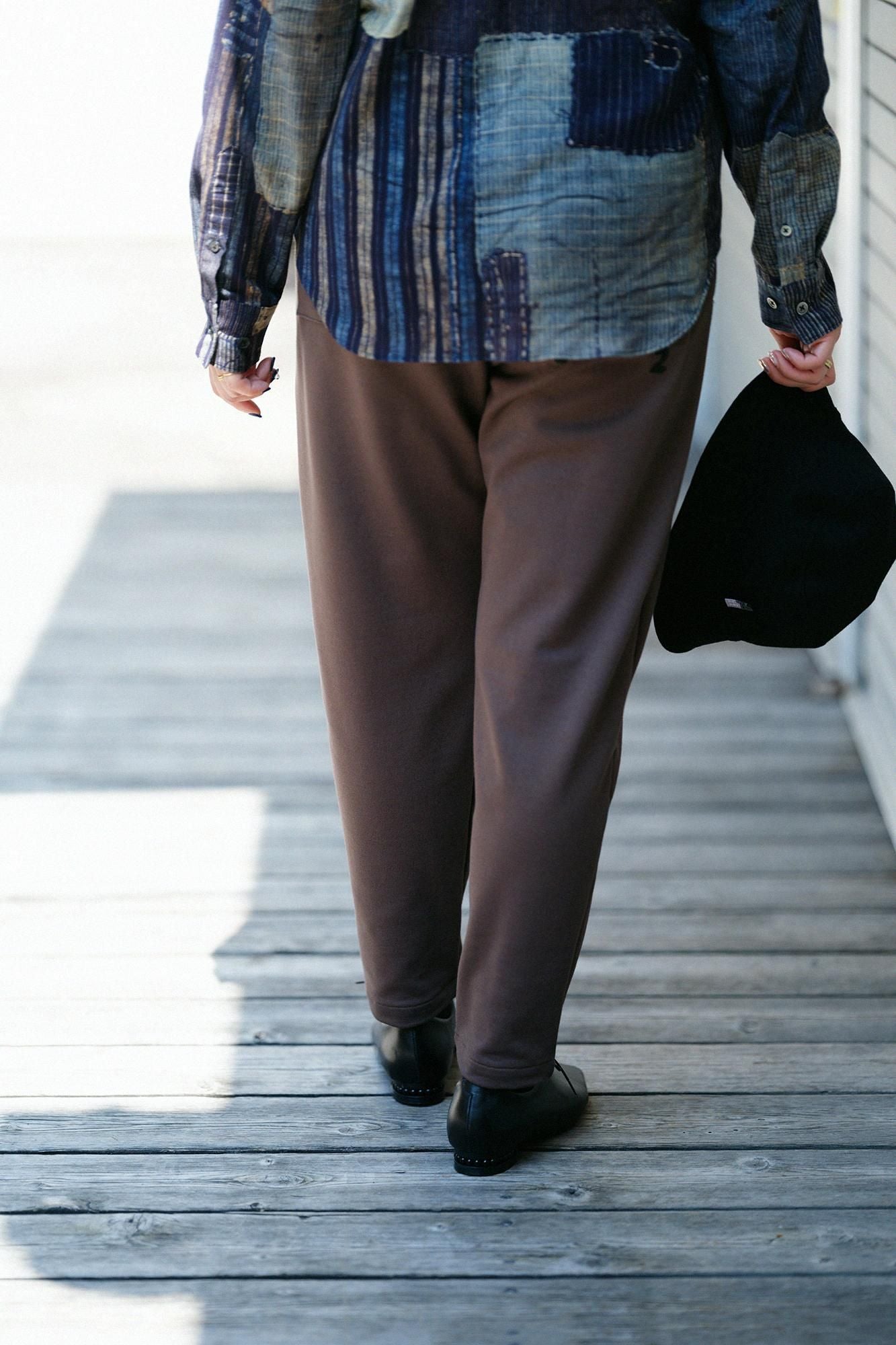 인레이 저지 이지 테이퍼드 팬츠/브라운