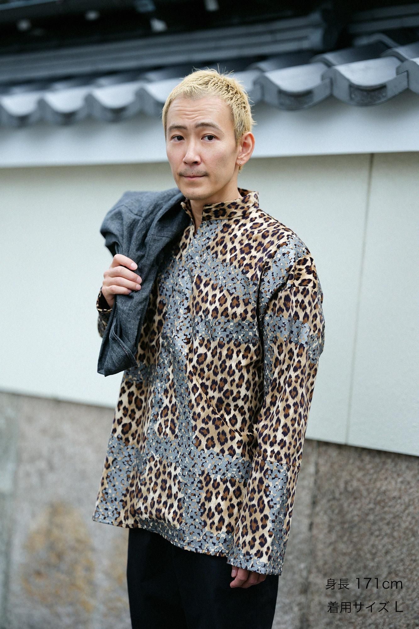 Corduroy Band Collar(Tachieri) Tsutsusode robe (tsutsu-sode robe)signDeshinii)/Tied-up Leopard Spots