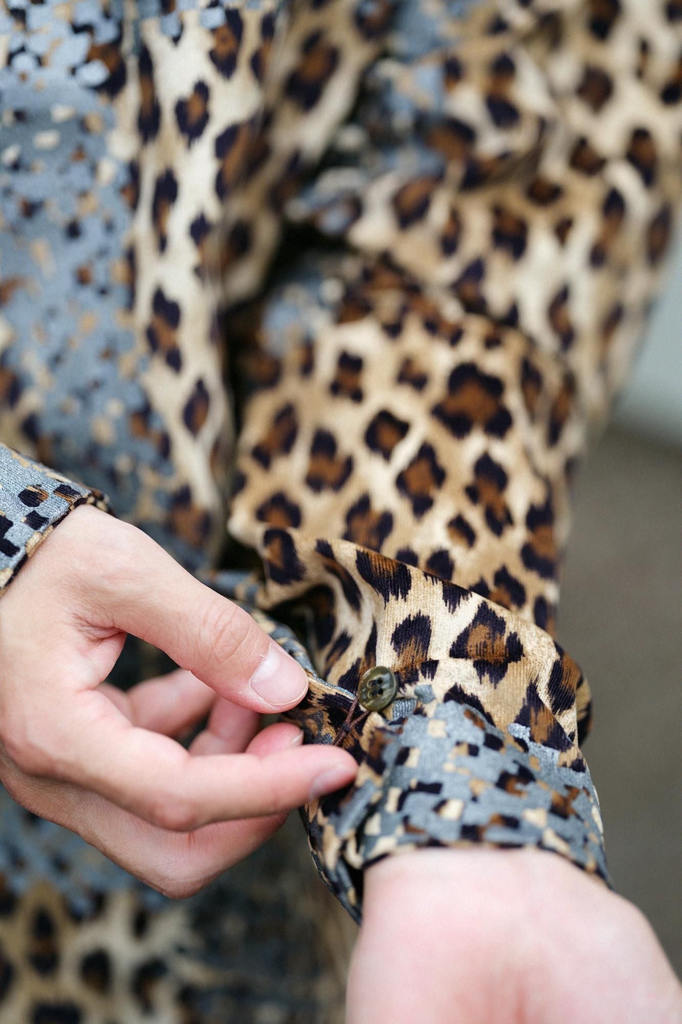 Corduroy Band Collar(Tachieri) Tsutsusode robe (tsutsu-sode robe)signDeshinii)/Tied-up Leopard Spots