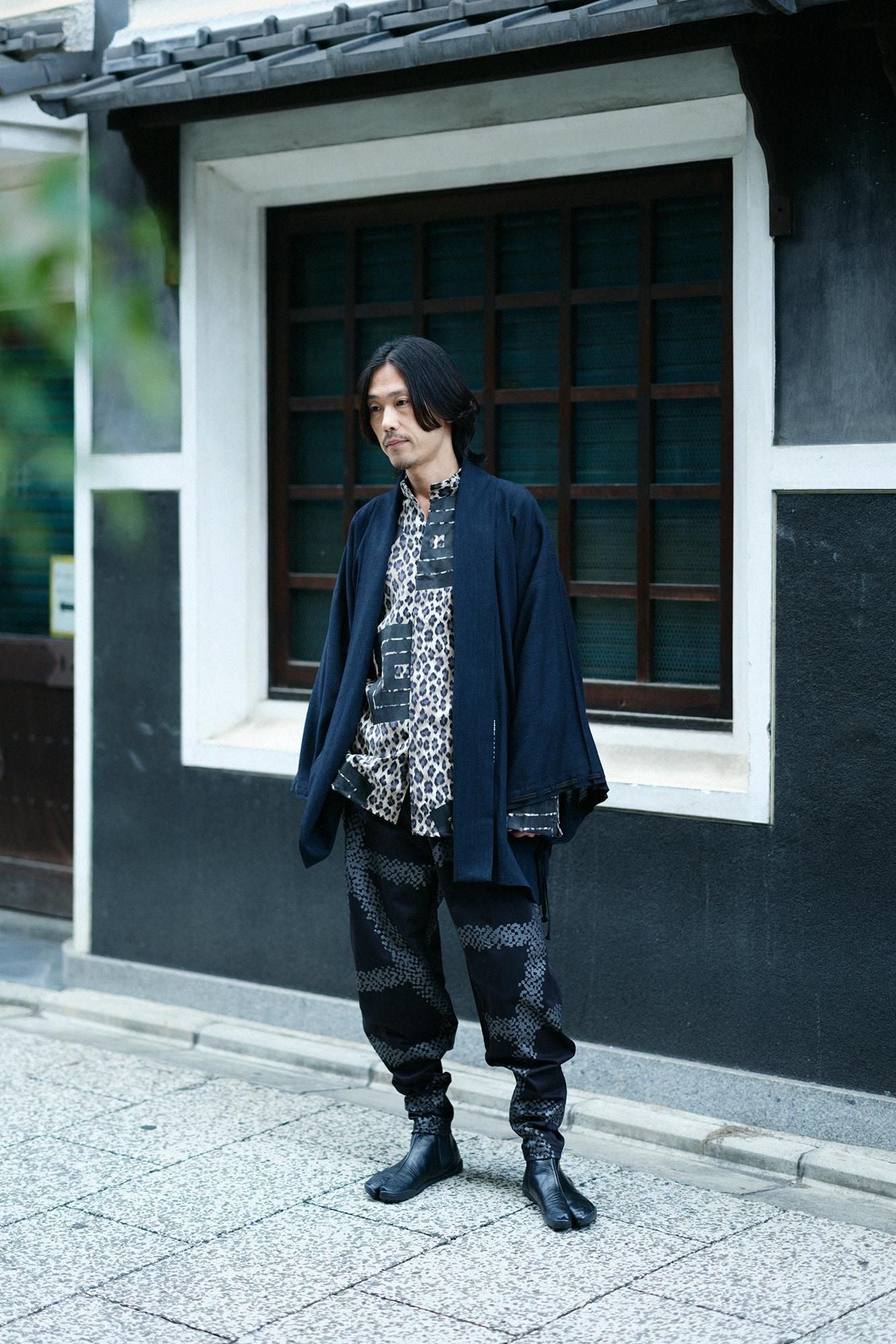 Kohlefarbenes Oberteil, Stehkragen, Tsutsusode-Shini mit Ärmeln/Yamaohako, Leopardenflecken