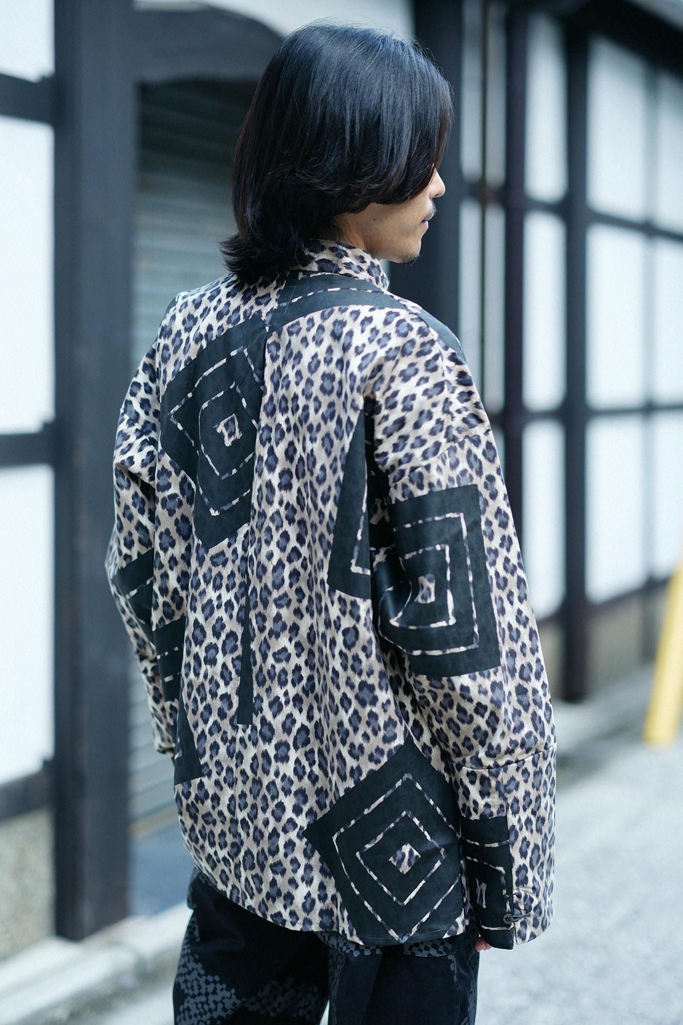 Kohlefarbenes Oberteil, Stehkragen, Tsutsusode-Shini mit Ärmeln/Yamaohako, Leopardenflecken