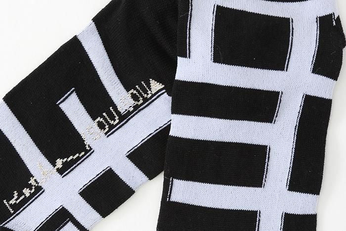 在Tabi Socks(脚踝长度)下