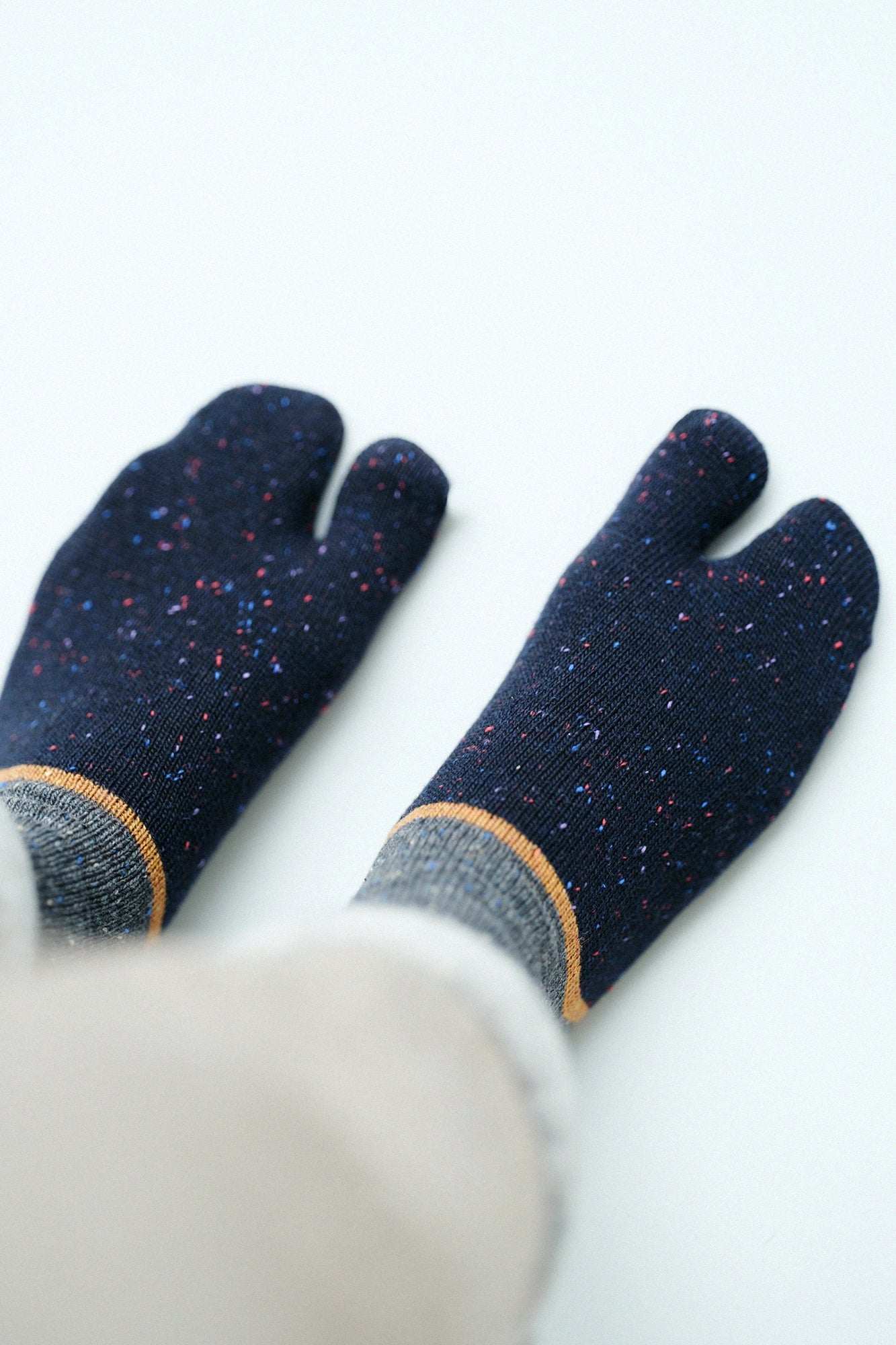 羊毛雙色分趾襪(普通長度)/灰炭色2 【男・女性用】