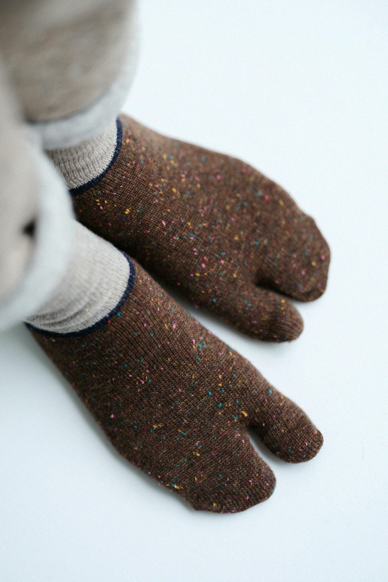 羊毛雙色分趾襪(普通長度)/白茶色 【男・女性用】