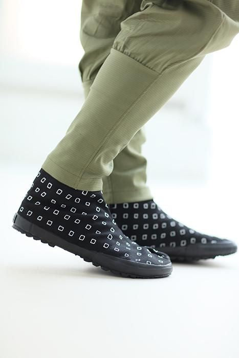 分趾足袋鞋/枡 黑色×白色