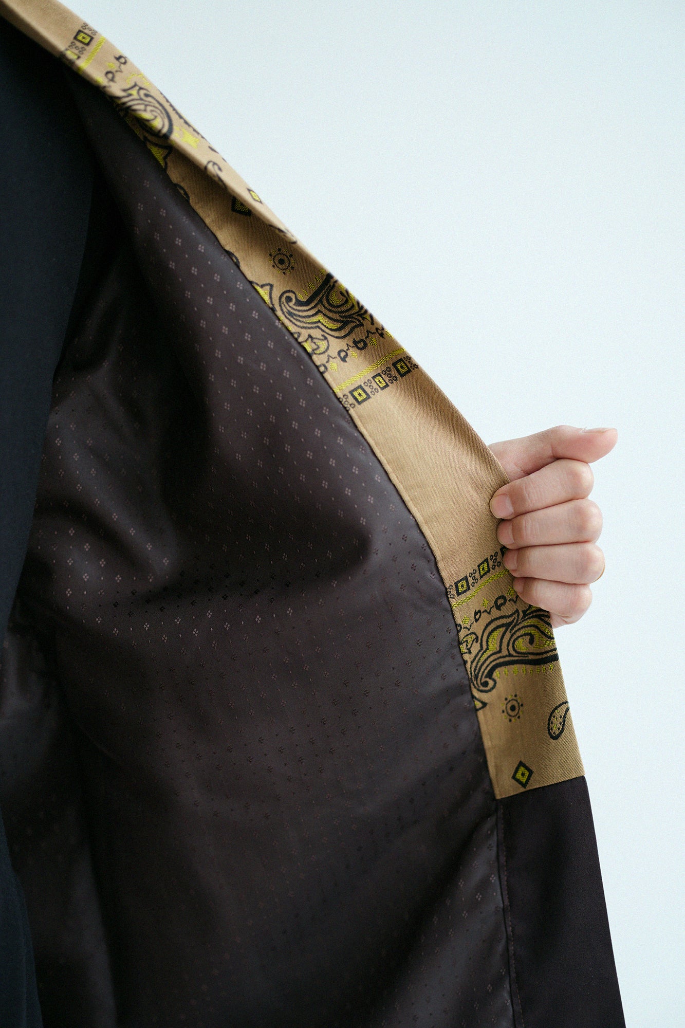 Kiryu Jacquard Bi-color Sleeve Tight Sleeve Hanten Jacket with Lining / Yellowish Brown×Gorgeous
