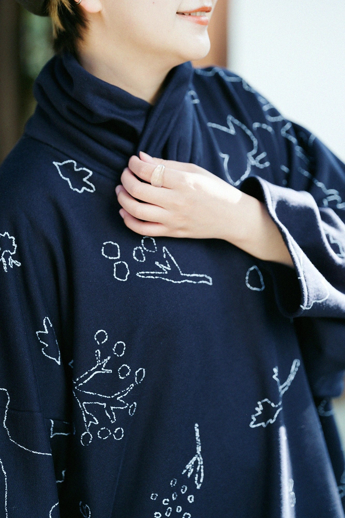 內抓毛 高領圓弧袖長方形洋裝/里山 搖曳 深藍色