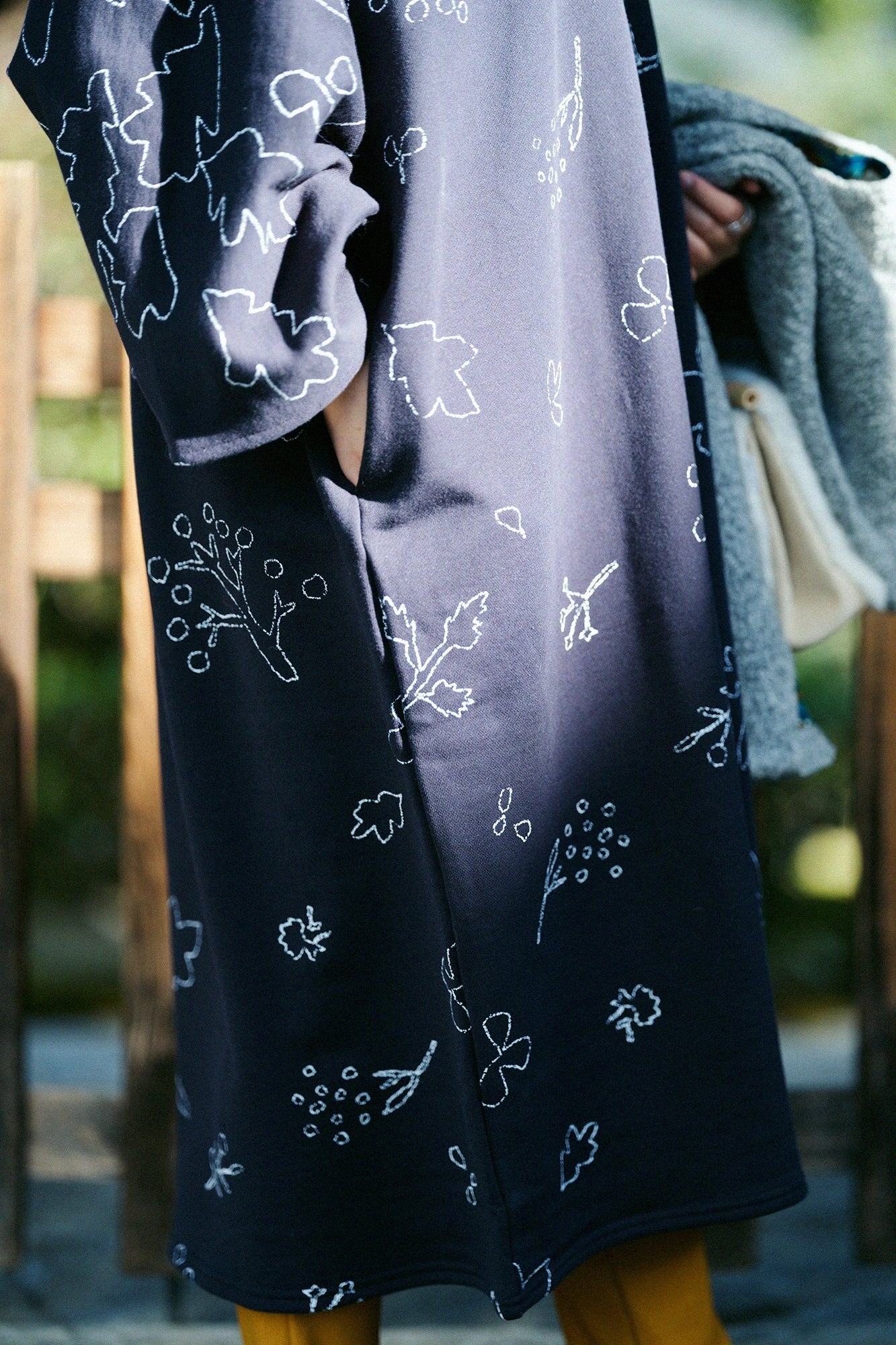 內抓毛 高領圓弧袖長方形洋裝/里山 搖曳 深藍色