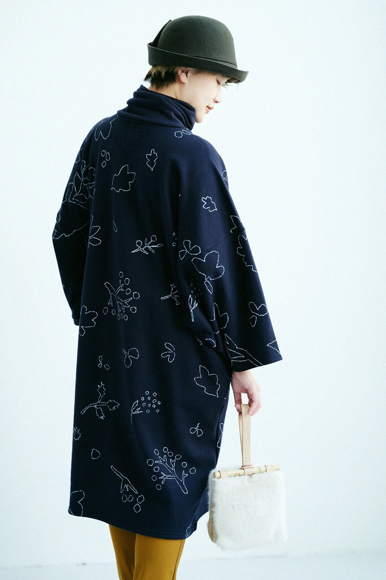 內抓毛 高領圓弧袖長方形洋裝/里山 搖曳 深藍色