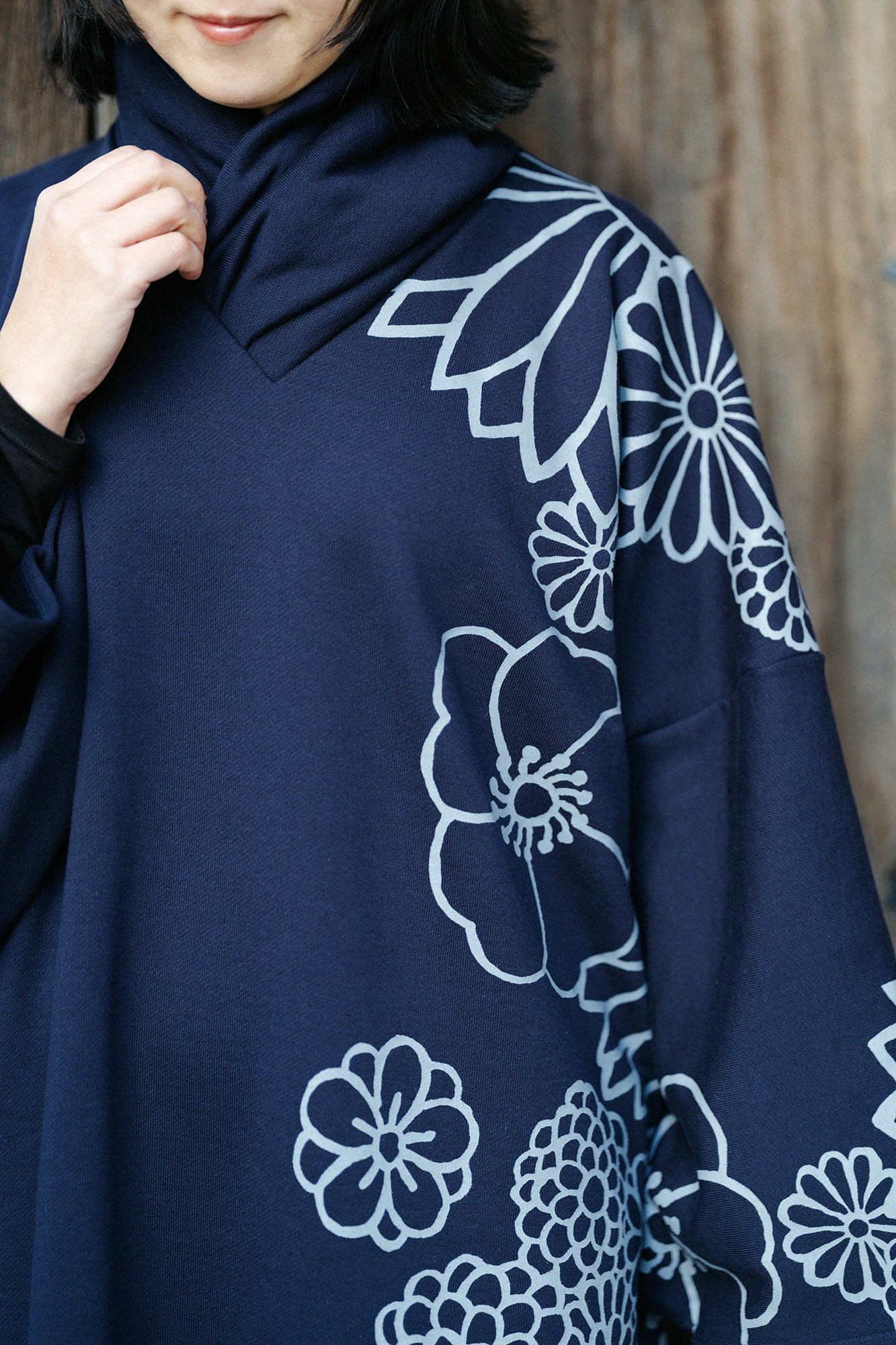 內抓毛 高領圓弧袖長方形洋裝/金襴緞子和留白 深藍色