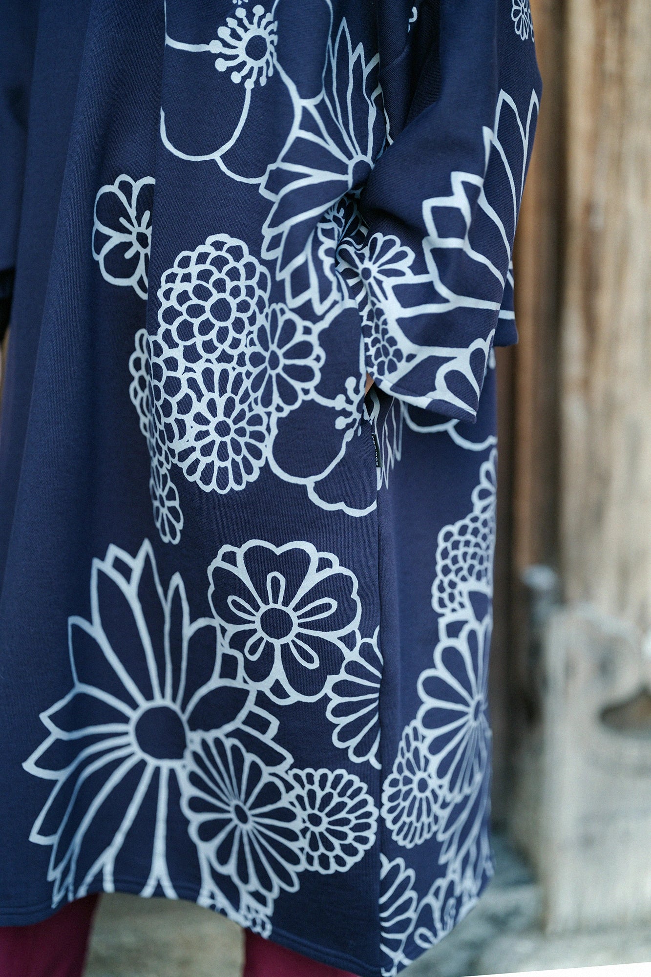 內抓毛 高領圓弧袖長方形洋裝/金襴緞子和留白 深藍色