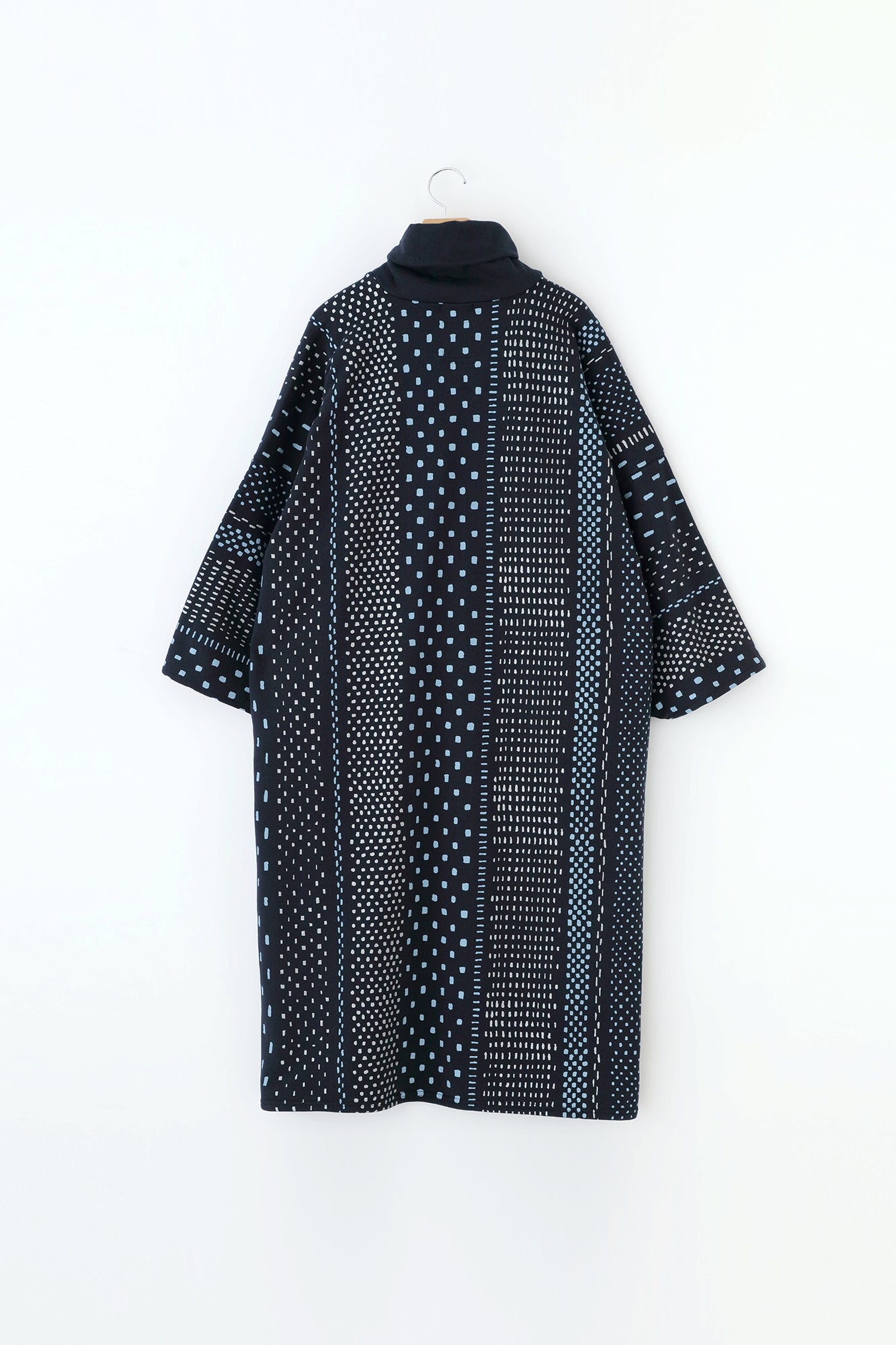 內抓毛 高領圓弧袖長方形洋裝/冰雹條紋 深藍色