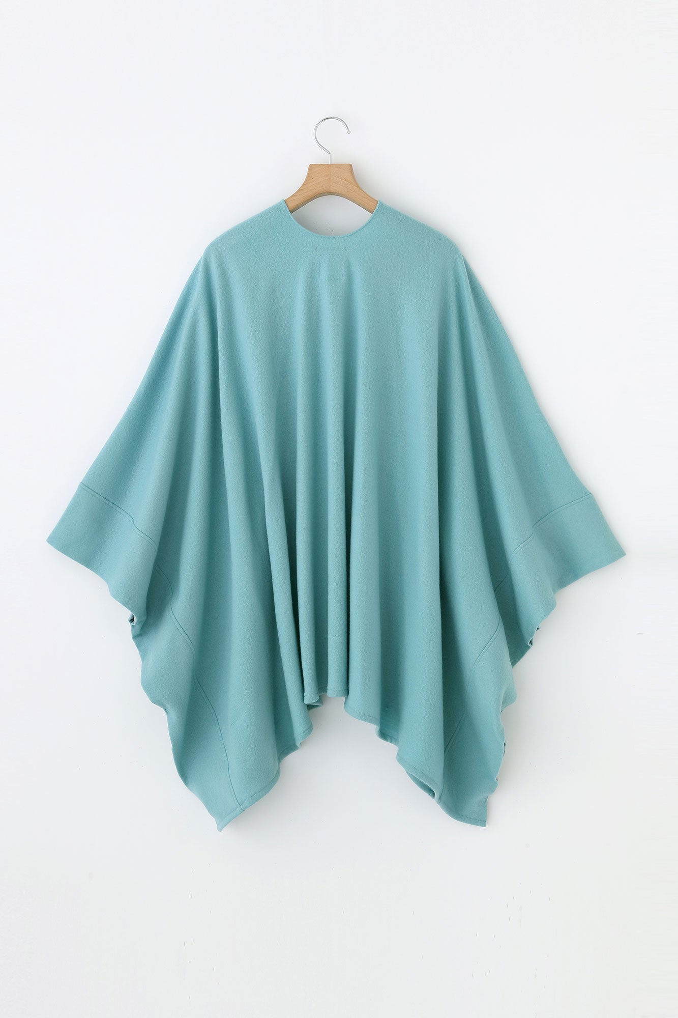 Combed Yarn Felted Knit Kisaragi Poncho / Pale Water Blue