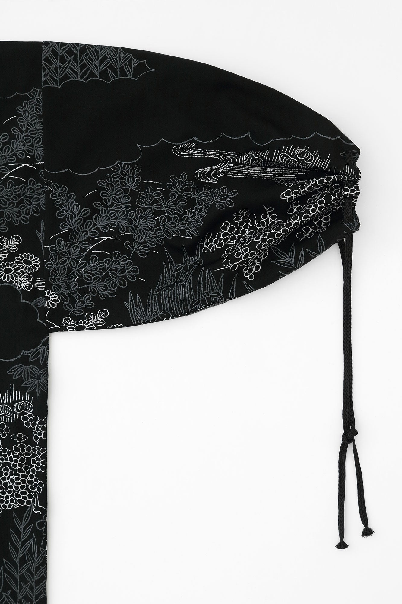 梳毛(そもう) 綾織(あやおり) 宮中袖(きゅうちゅうそで) 間(けん) 単(ひとえ)/涼やか(すずやか) 濡羽色(ぬればいろ)