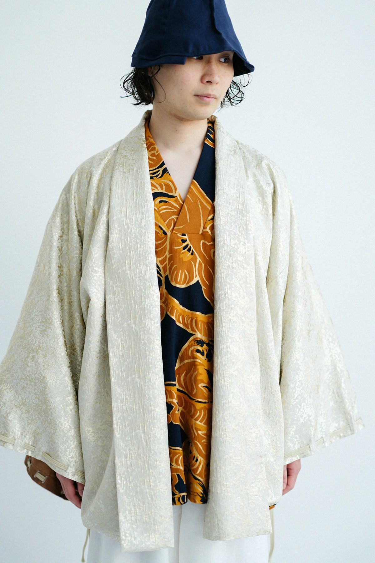 Jacquard Rectangular Sleeve Short Coat with Lining/Gold