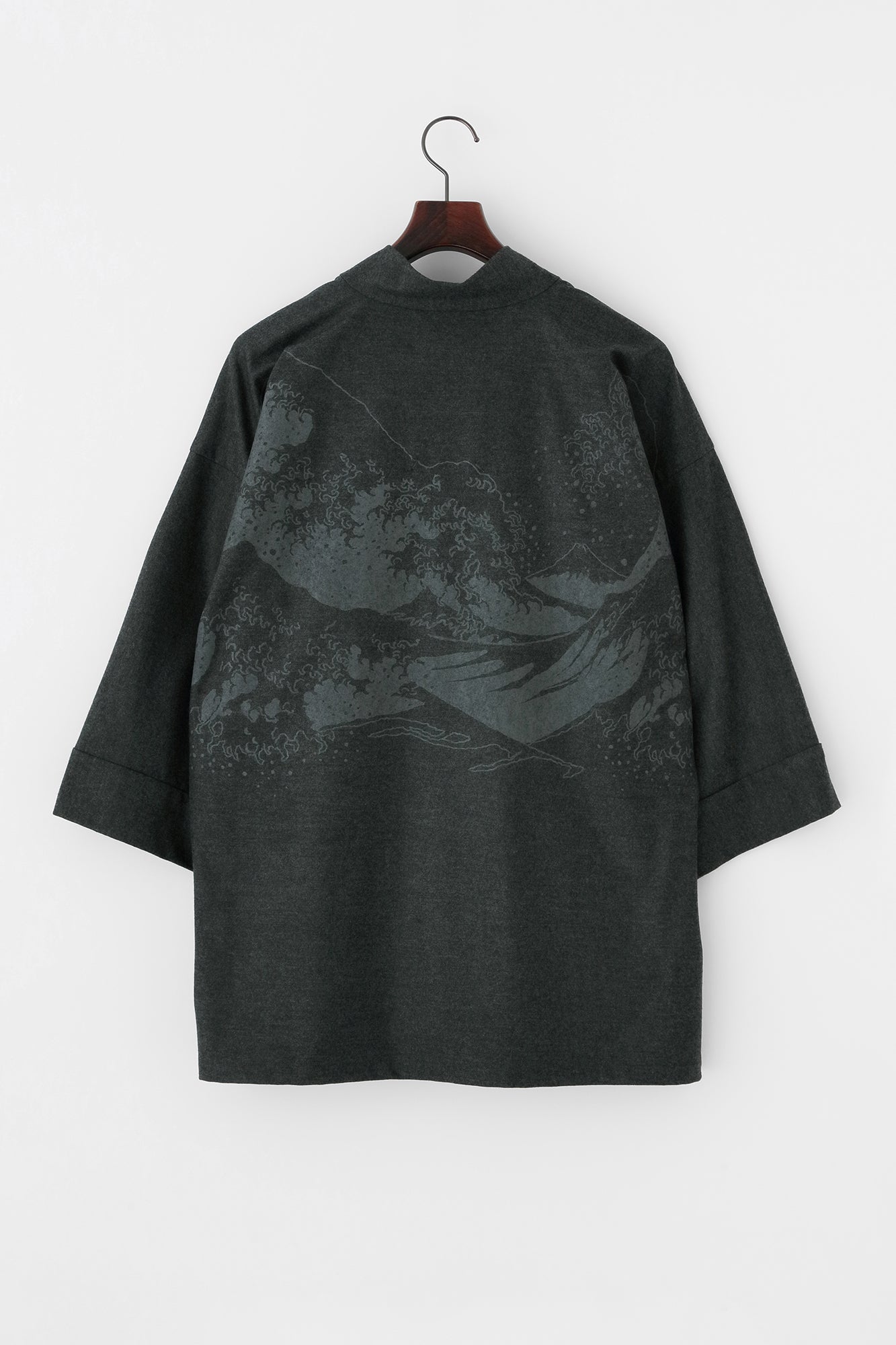 バランサーキュラー®ウール 風靡(ふうび) 襯衣(しんい) 首抜き文様(くびぬきもんよう)/北斎(ほくさい) 神奈川沖浪裏(かながわおきなみうら) 写し(うつし) 消炭色(けしずみいろ)