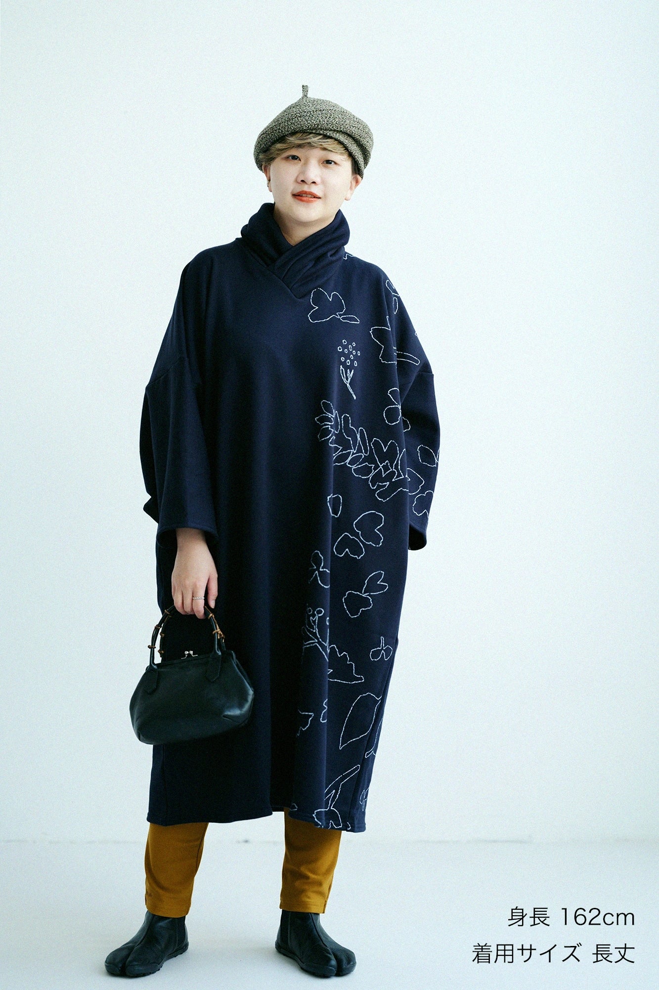 內抓毛 高領圓弧袖長方形洋裝/里山 搖曳和留白 深藍色