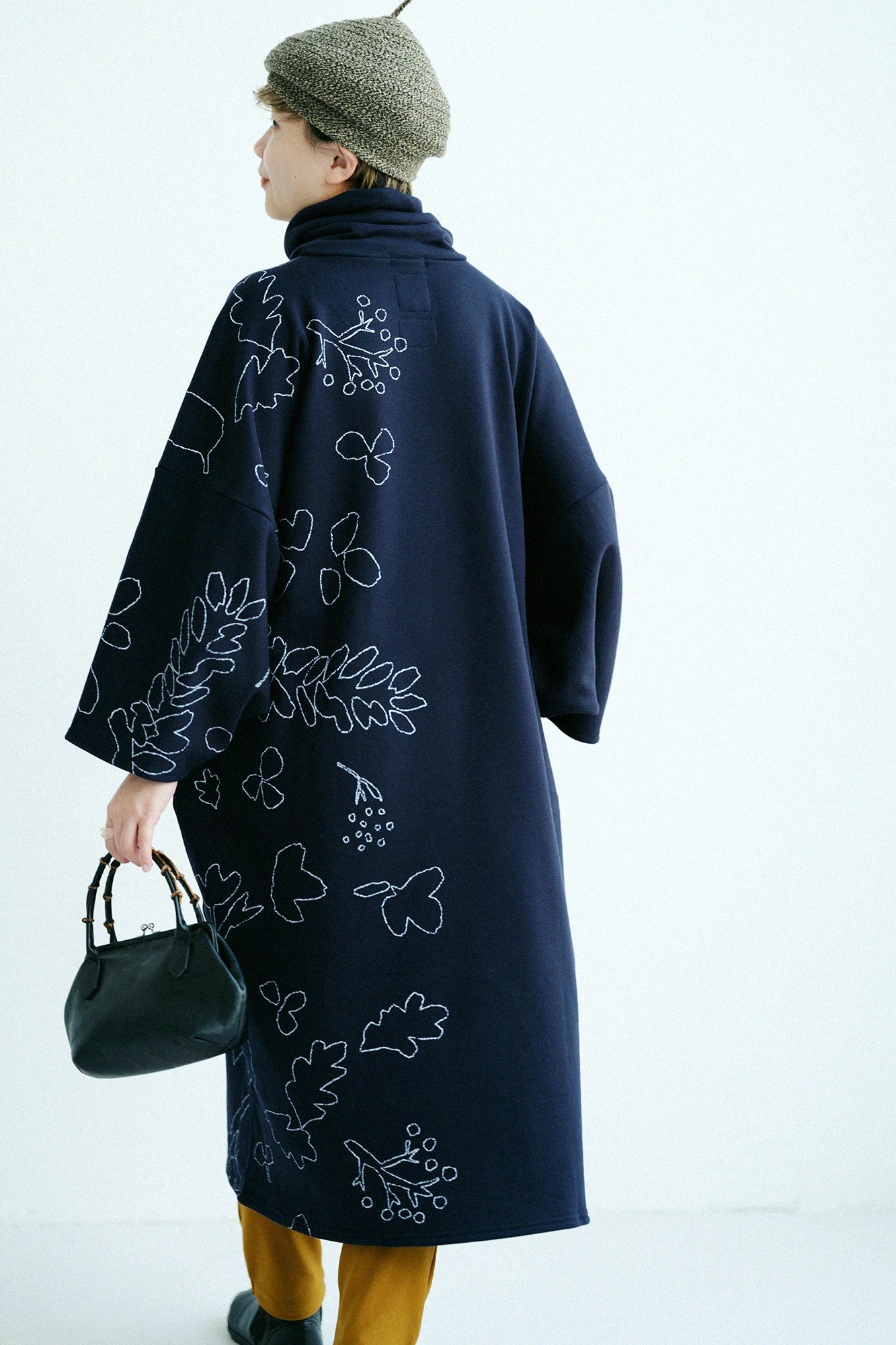 內抓毛 高領圓弧袖長方形洋裝/里山 搖曳和留白 深藍色