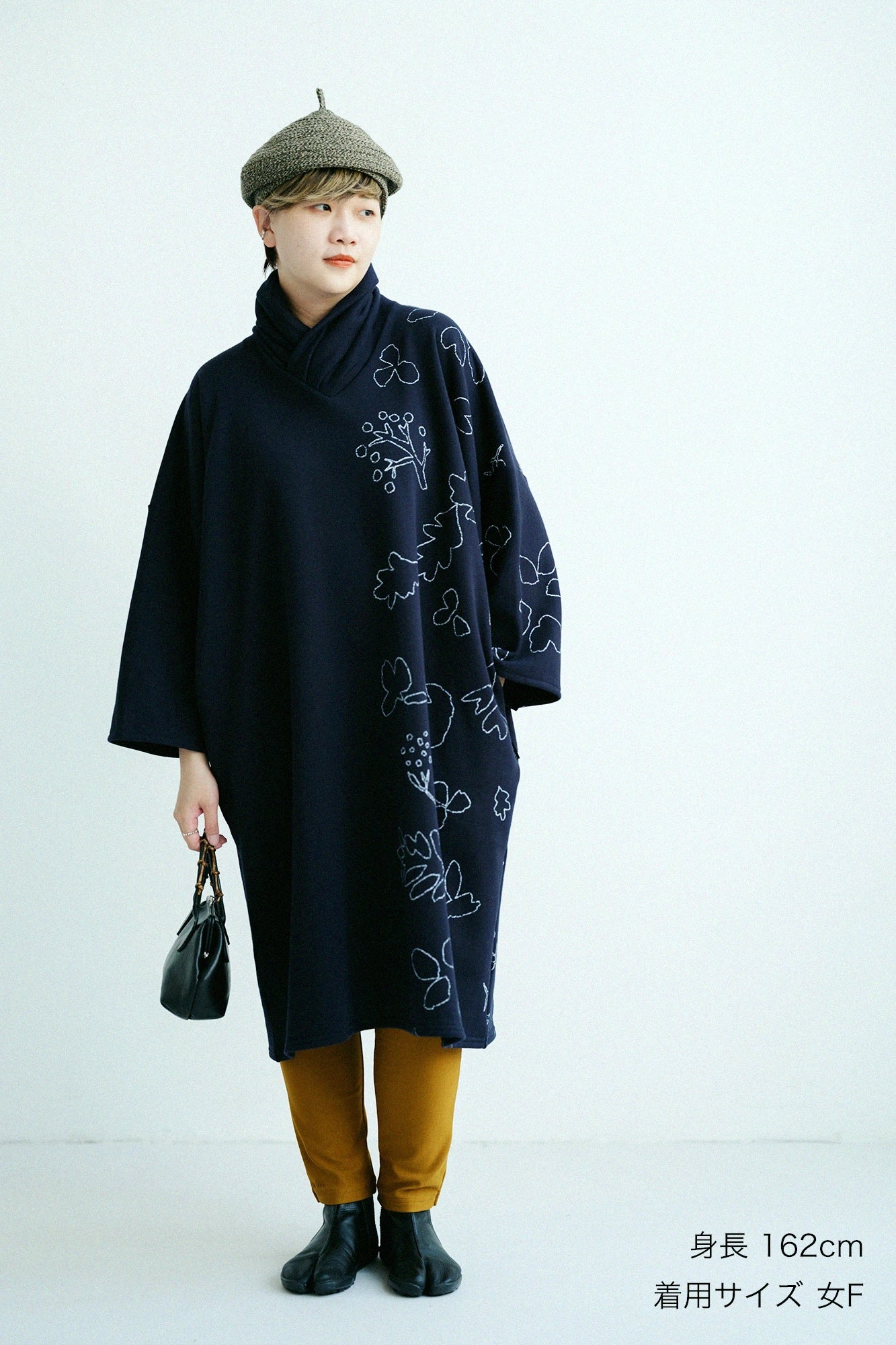 內抓毛 高領圓弧袖長方形洋裝/里山 搖曳和留白 深藍色