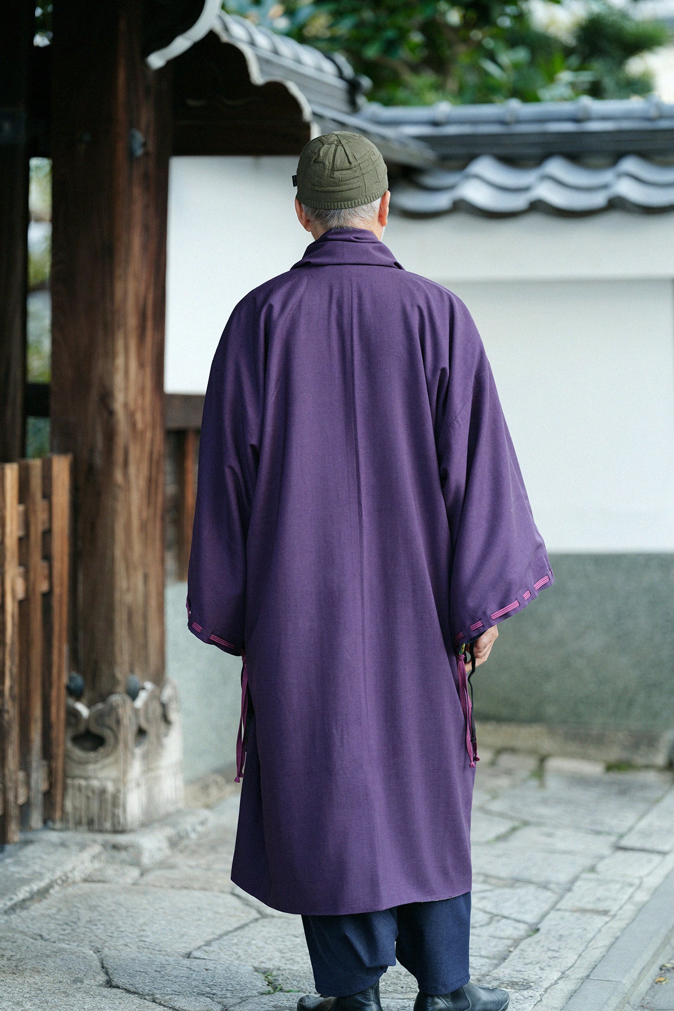 モスリン 宮中袖(きゅうちゅうそで) 可逆(かぎゃく)/濃紫(こきむらさき)×雲取り(くもどり)に菊(きく)