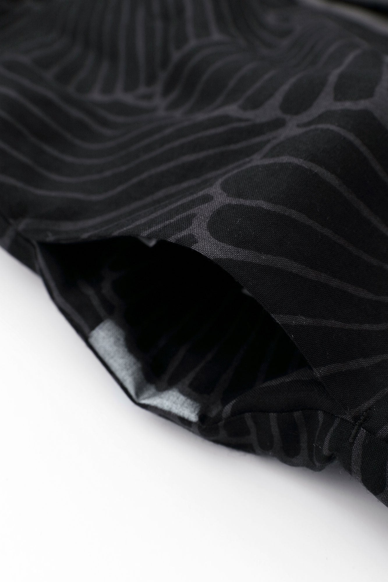 モスリン 宮中袖(きゅうちゅうそで) 可逆(かぎゃく)/濃灰(こいはい)×菊扇(きくおうぎ)