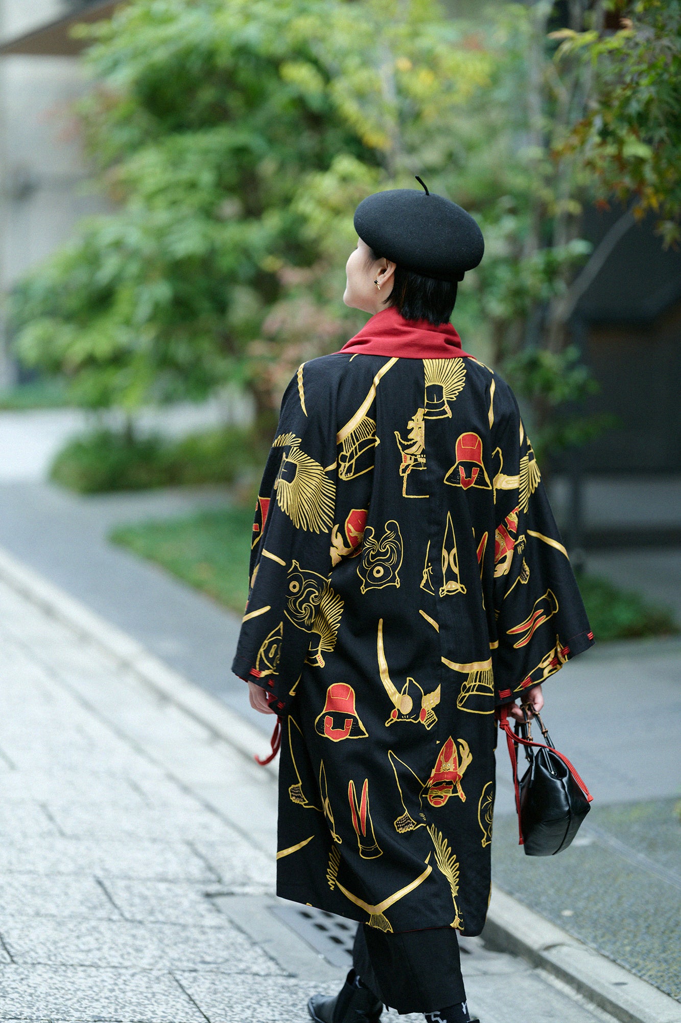 モスリン 宮中袖(きゅうちゅうそで) 可逆(かぎゃく)/臙脂色(えんじいろ)×兜(かぶと)