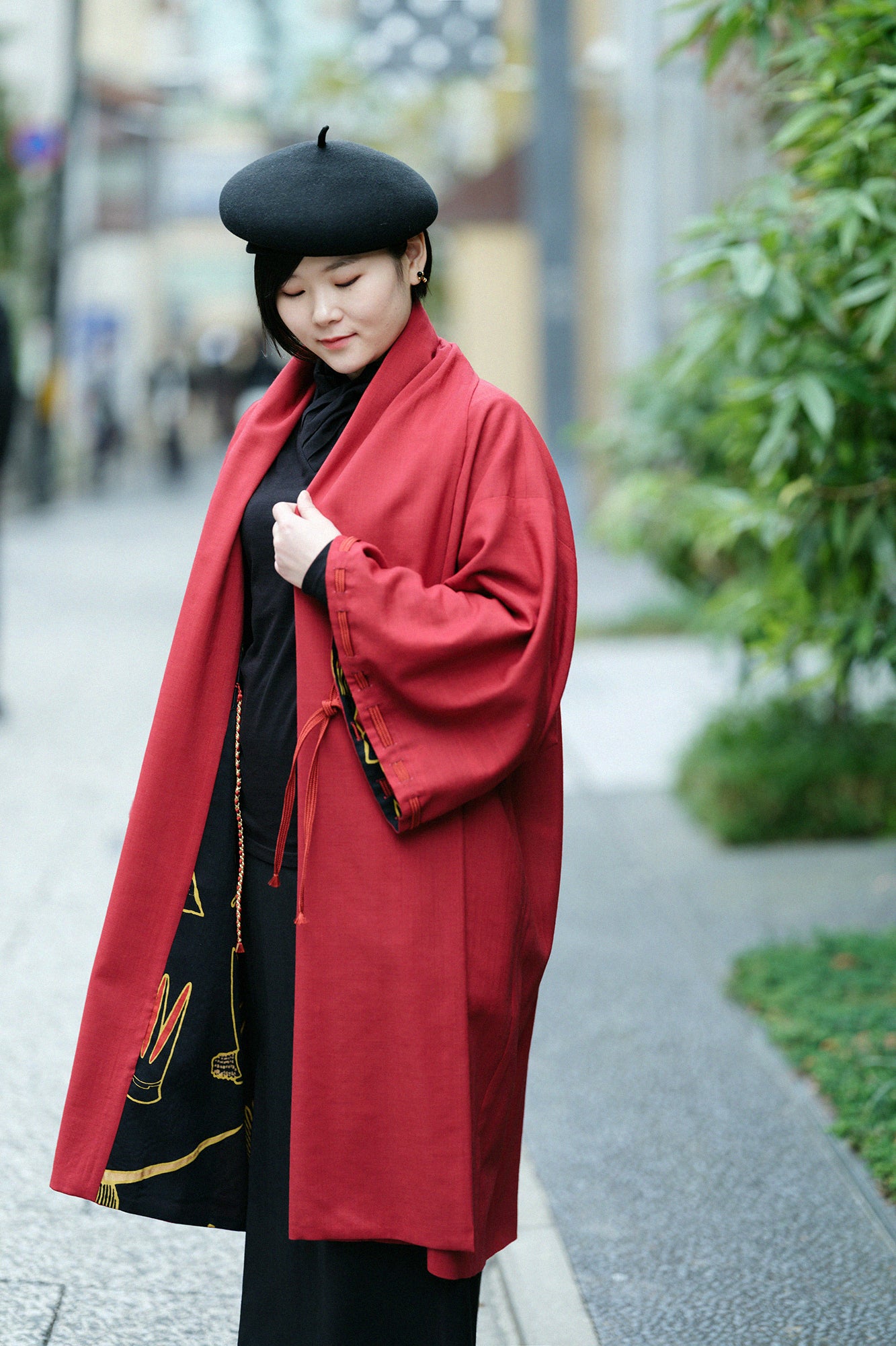 モスリン 宮中袖(きゅうちゅうそで) 可逆(かぎゃく)/臙脂色(えんじいろ)×兜(かぶと)