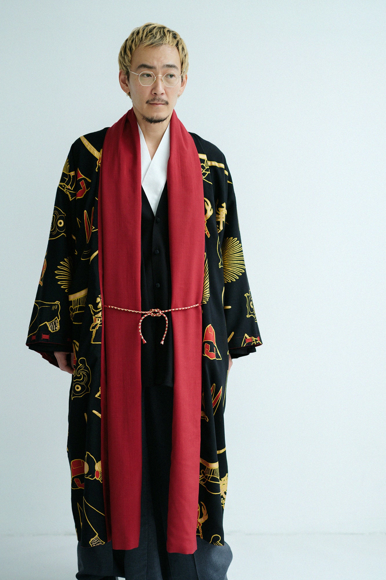 モスリン 宮中袖(きゅうちゅうそで) 可逆(かぎゃく)/臙脂色(えんじいろ)×兜(かぶと)