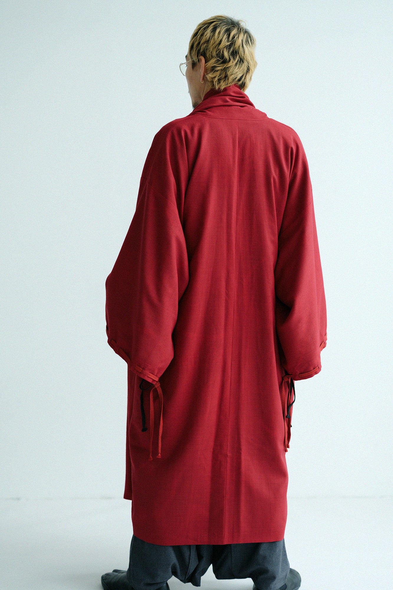 モスリン 宮中袖(きゅうちゅうそで) 可逆(かぎゃく)/臙脂色(えんじいろ)×兜(かぶと)