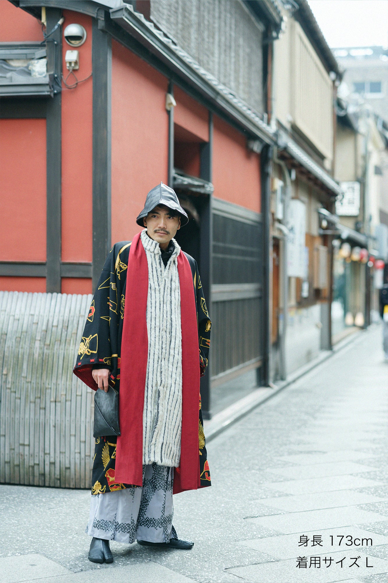 モスリン 宮中袖(きゅうちゅうそで) 可逆(かぎゃく)/臙脂色(えんじいろ)×兜(かぶと)