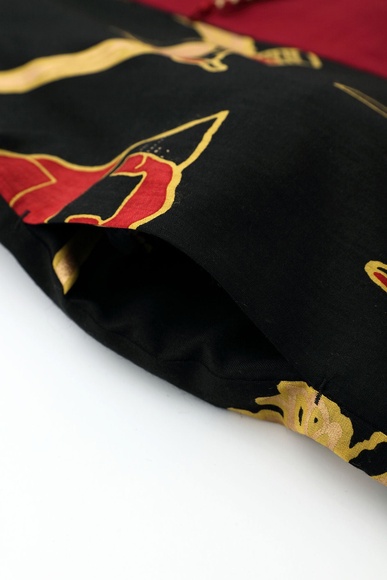 モスリン 宮中袖(きゅうちゅうそで) 可逆(かぎゃく)/臙脂色(えんじいろ)×兜(かぶと)