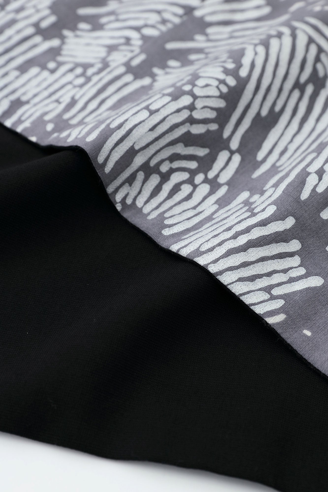 Combed Yarn×Muslin Wool Rectangular Sleeve Coat Reversible / Black×Peony