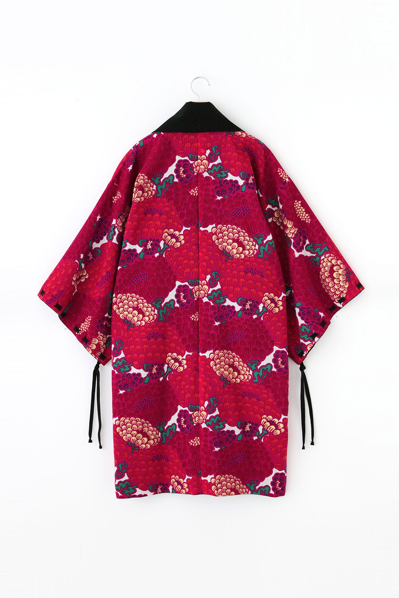 梳毛(そもう) ×モスリン 宮中袖(きゅうちゅうそで) 可逆(かぎゃく)/濡羽色(ぬればいろ)×けんらん