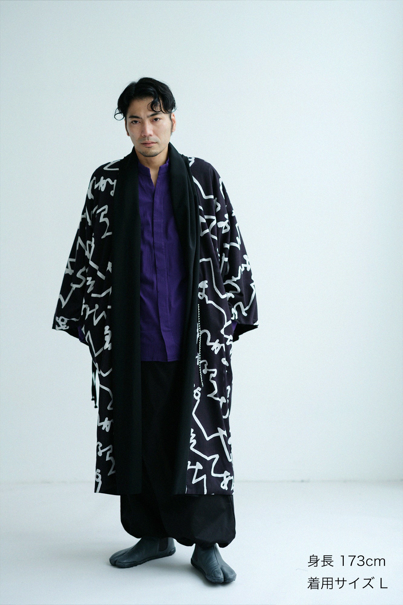 梳毛(そもう) ×モスリン 宮中袖(きゅうちゅうそで) 可逆(かぎゃく)/濡羽色(ぬればいろ)×文(ふみ)