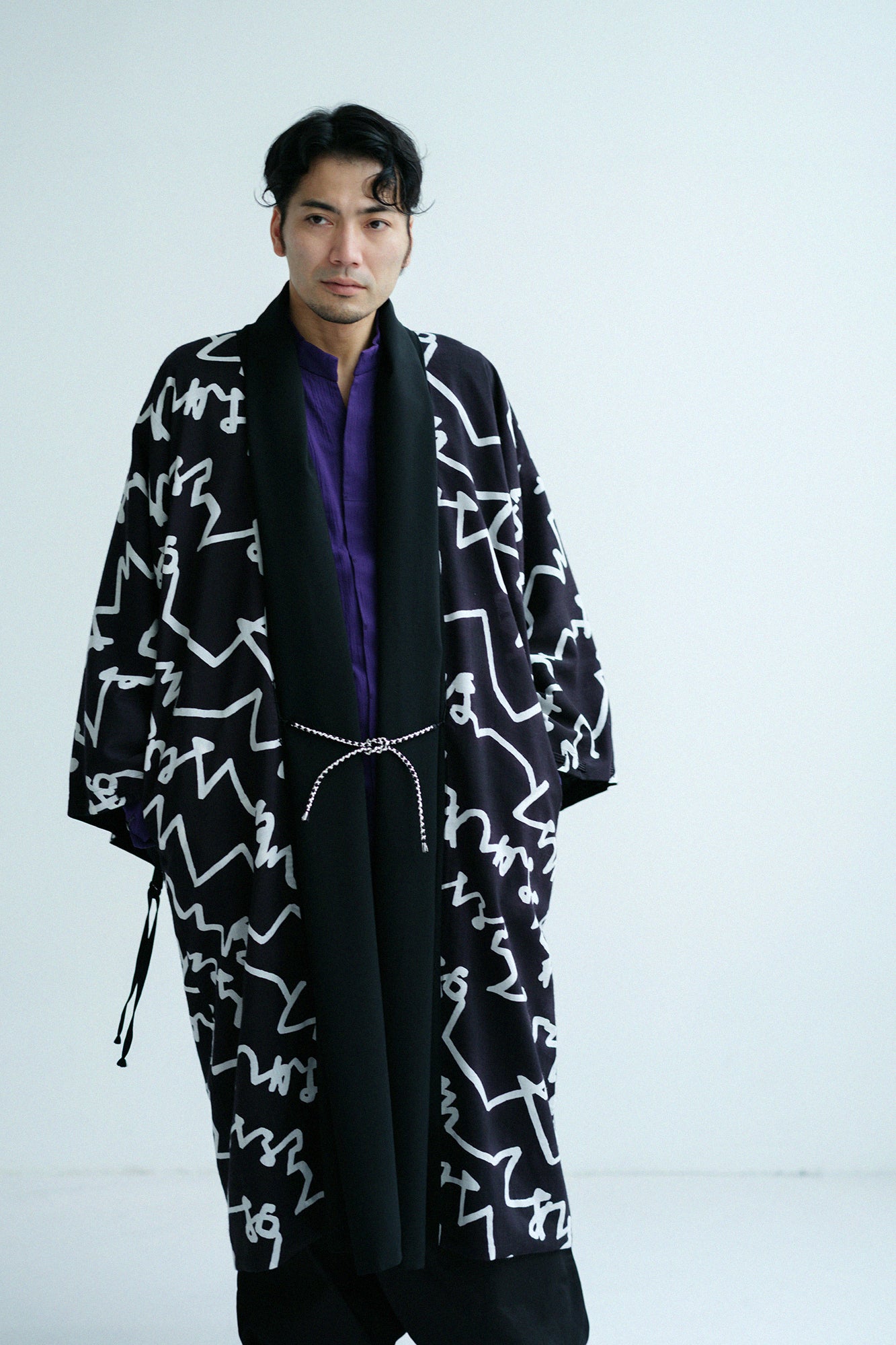 梳毛(そもう) ×モスリン 宮中袖(きゅうちゅうそで) 可逆(かぎゃく)/濡羽色(ぬればいろ)×文(ふみ)