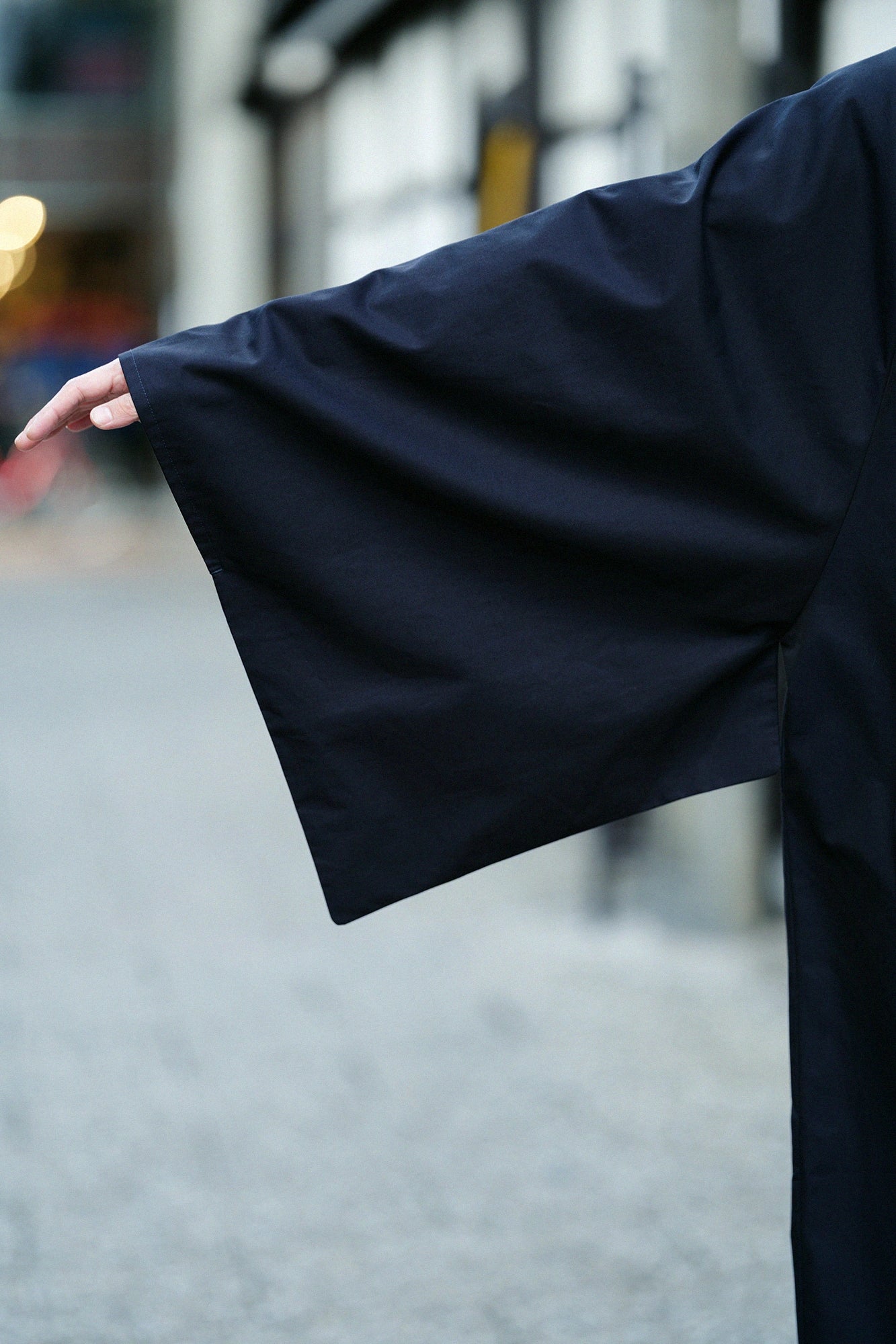 撥水 シャンブレー織 角袖ステンカラーコート/黒紺(くろこん)×金襴緞子(きんらんどんす)